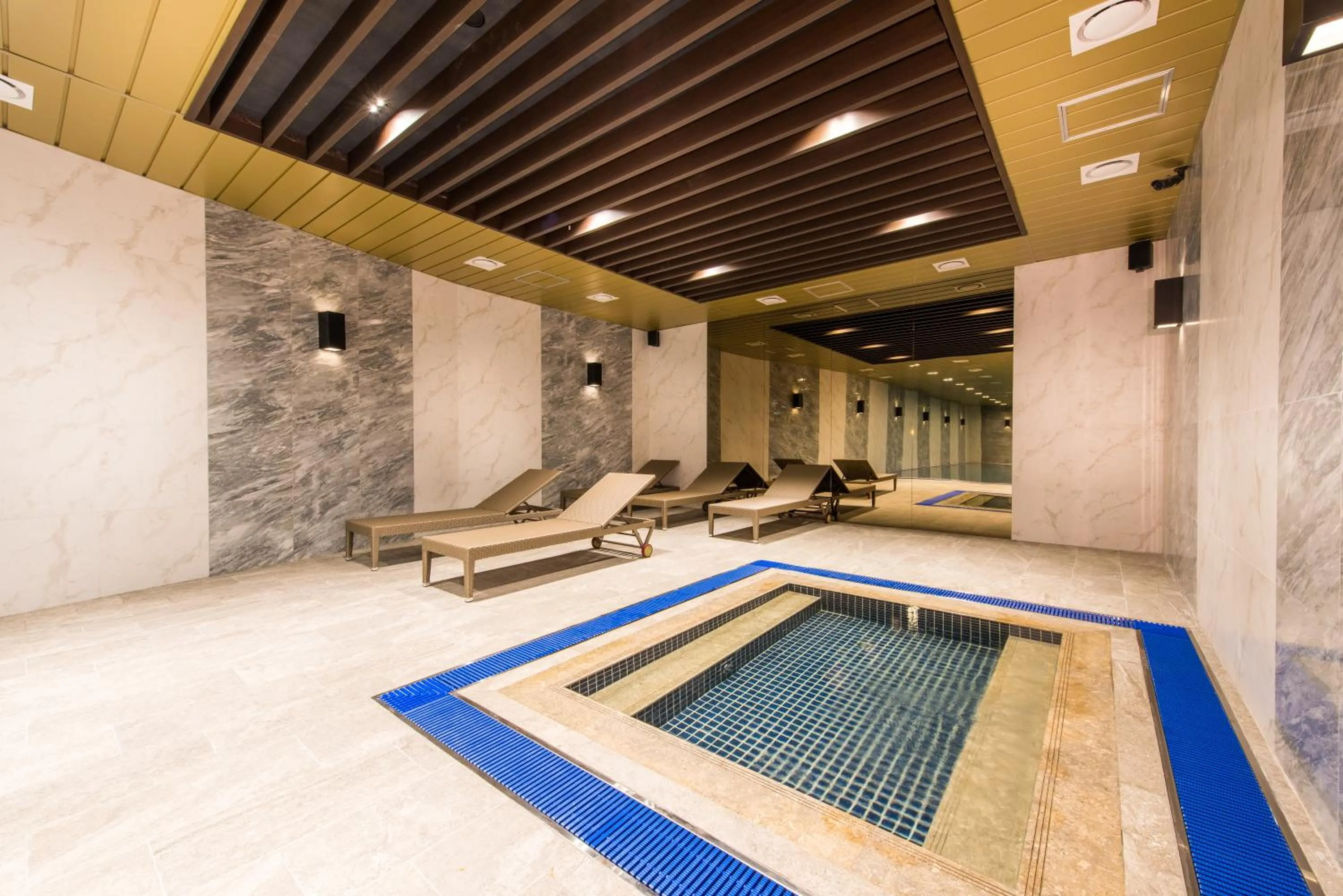 Swimming pool in ENA Suite Hotel Namdaemun