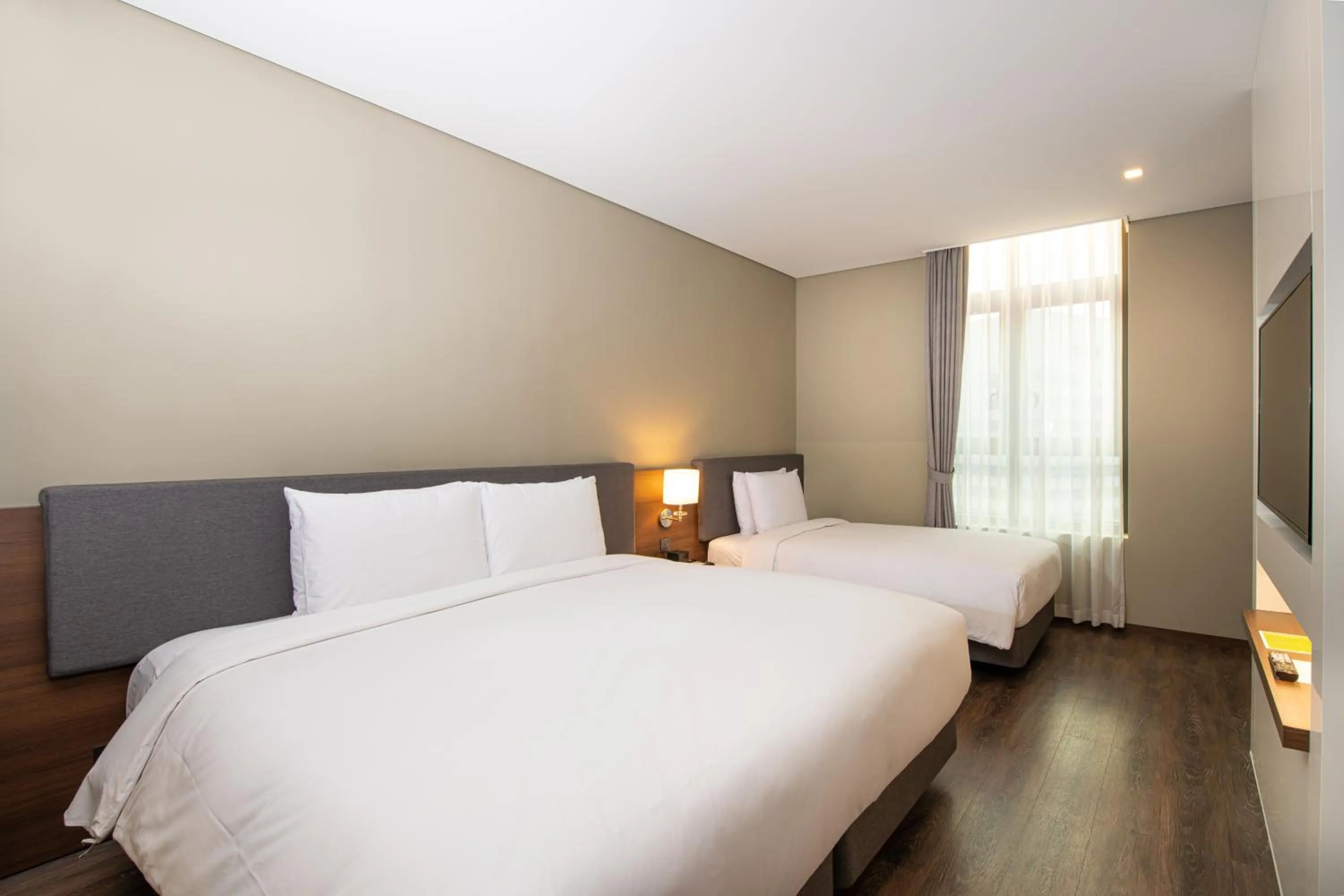 Bed in ENA Suite Hotel Namdaemun