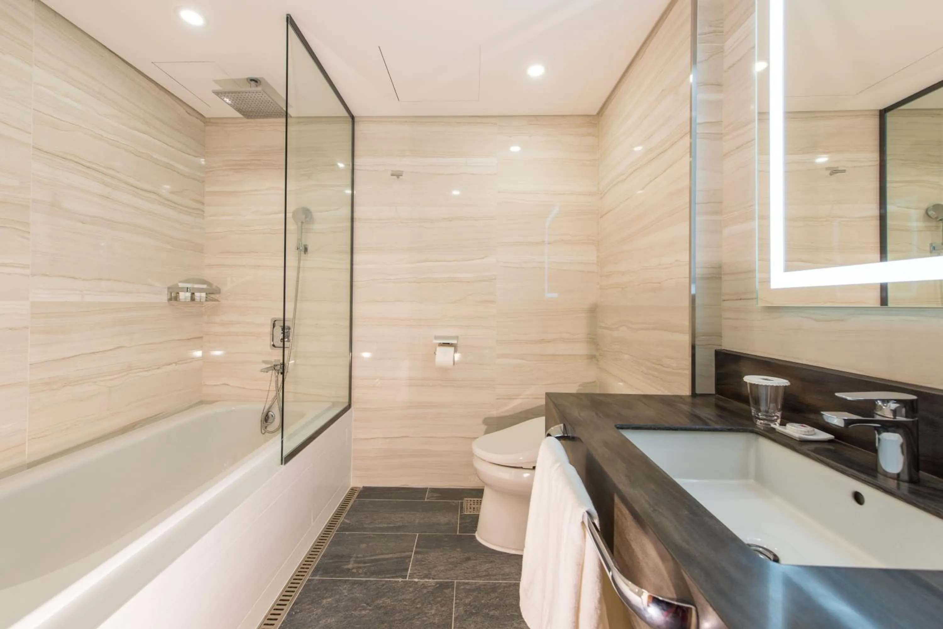 Toilet in ENA Suite Hotel Namdaemun