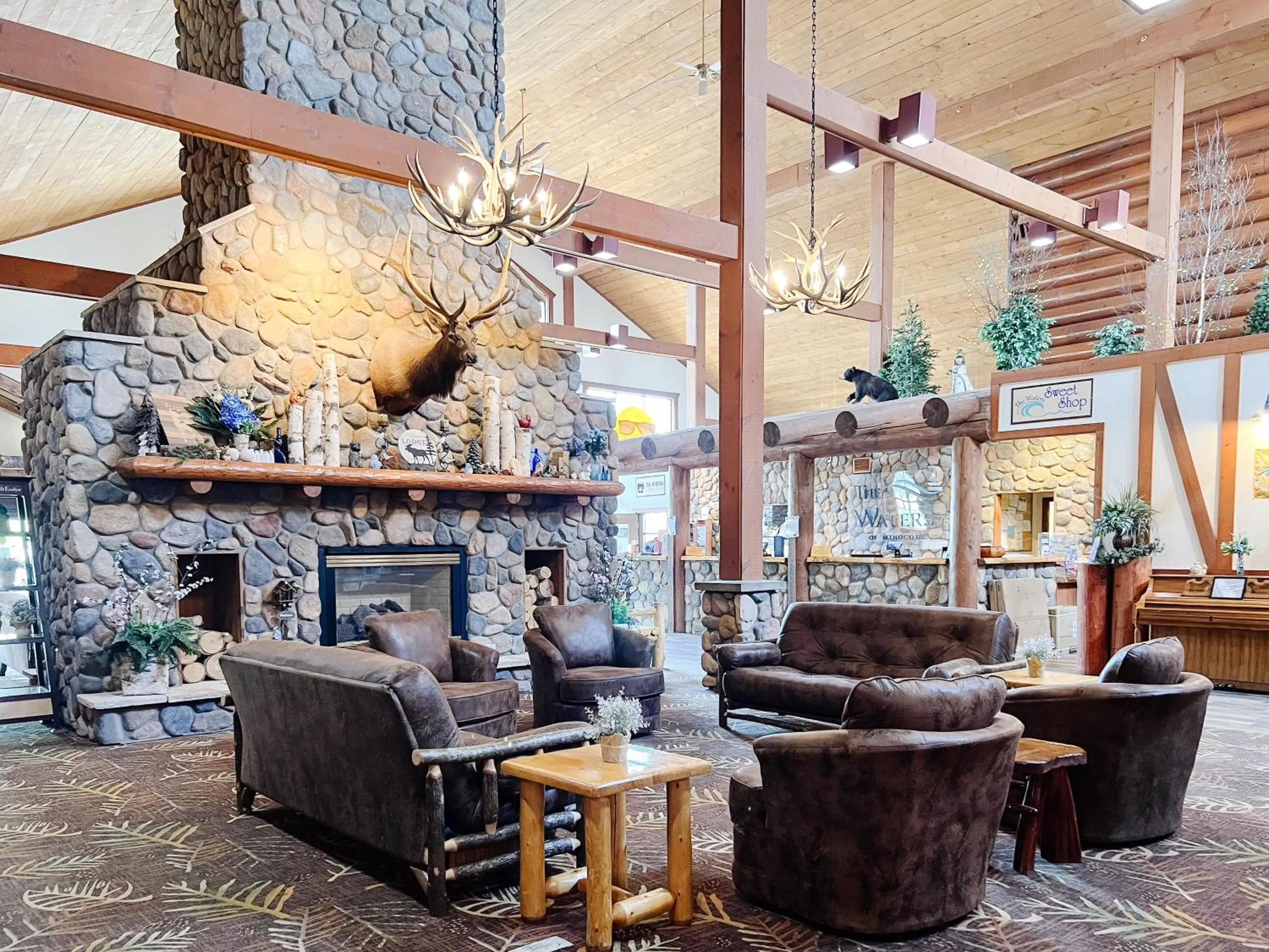 Communal lounge/ TV room in The Waters of Minocqua