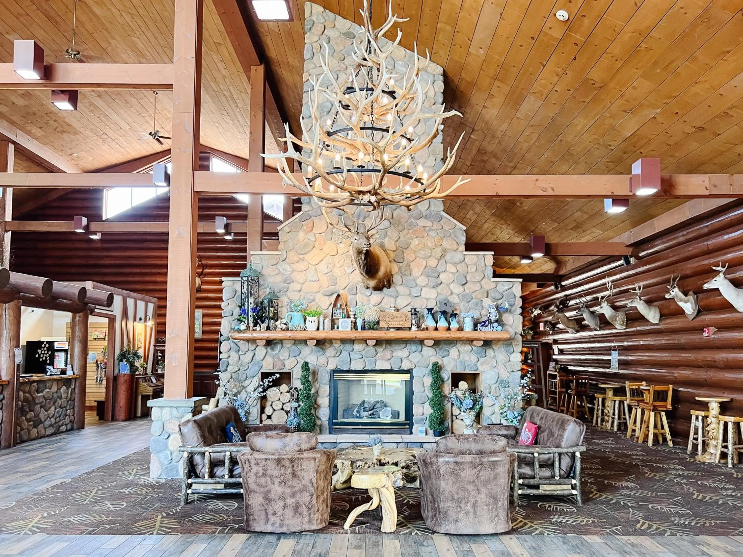 Communal lounge/ TV room in The Waters of Minocqua