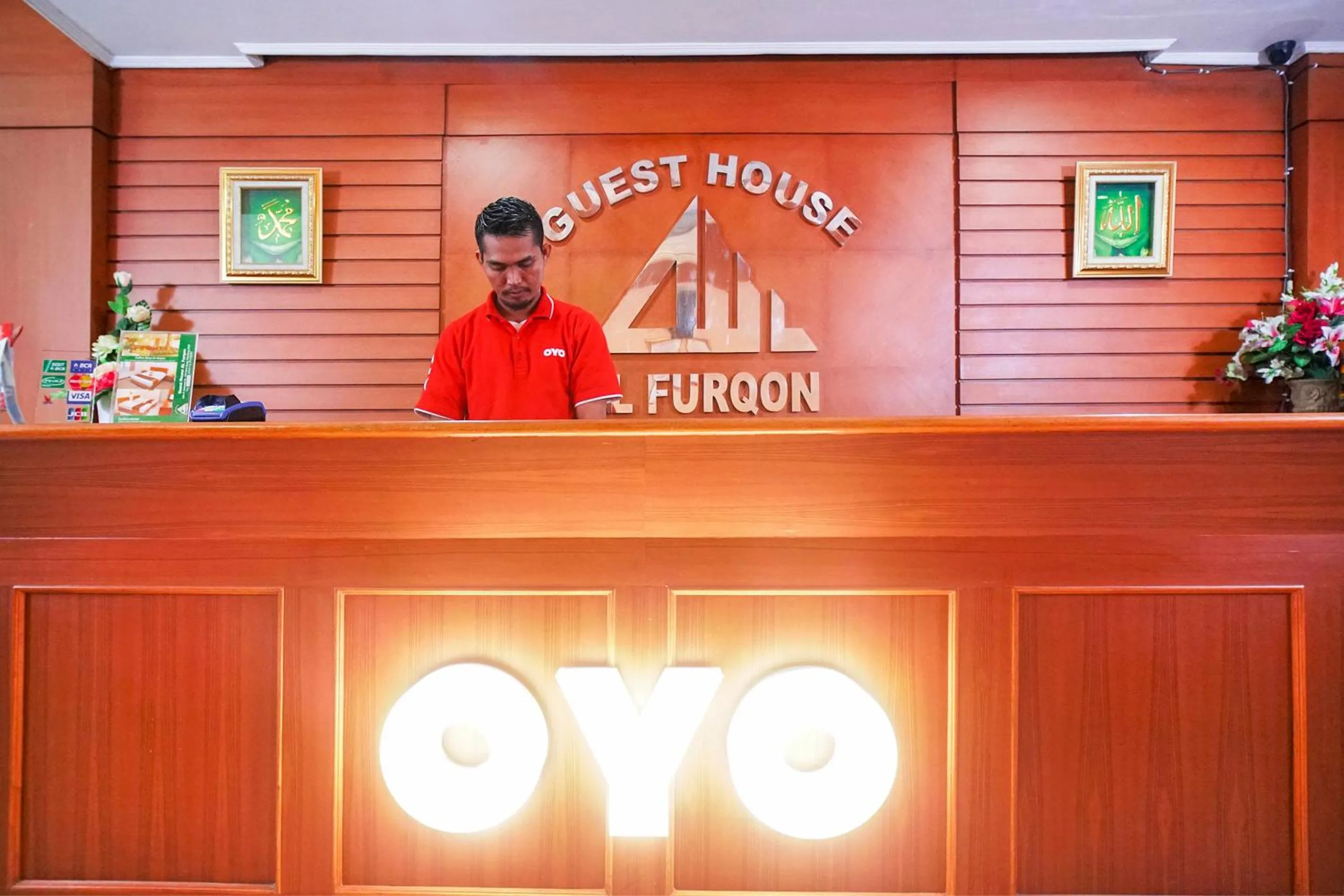Lobby or reception in Capital O 142 Hotel Al Furqon Syariah