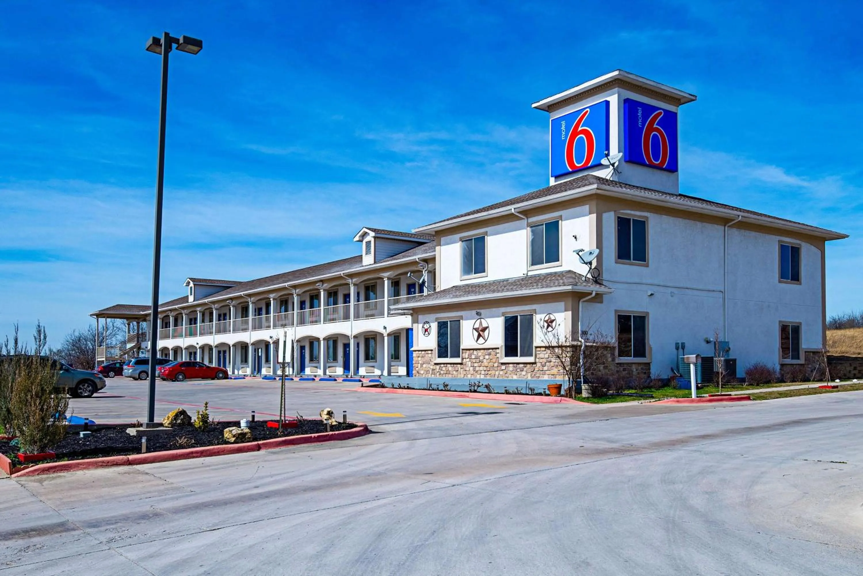 Property building in Motel 6-Rhome, TX