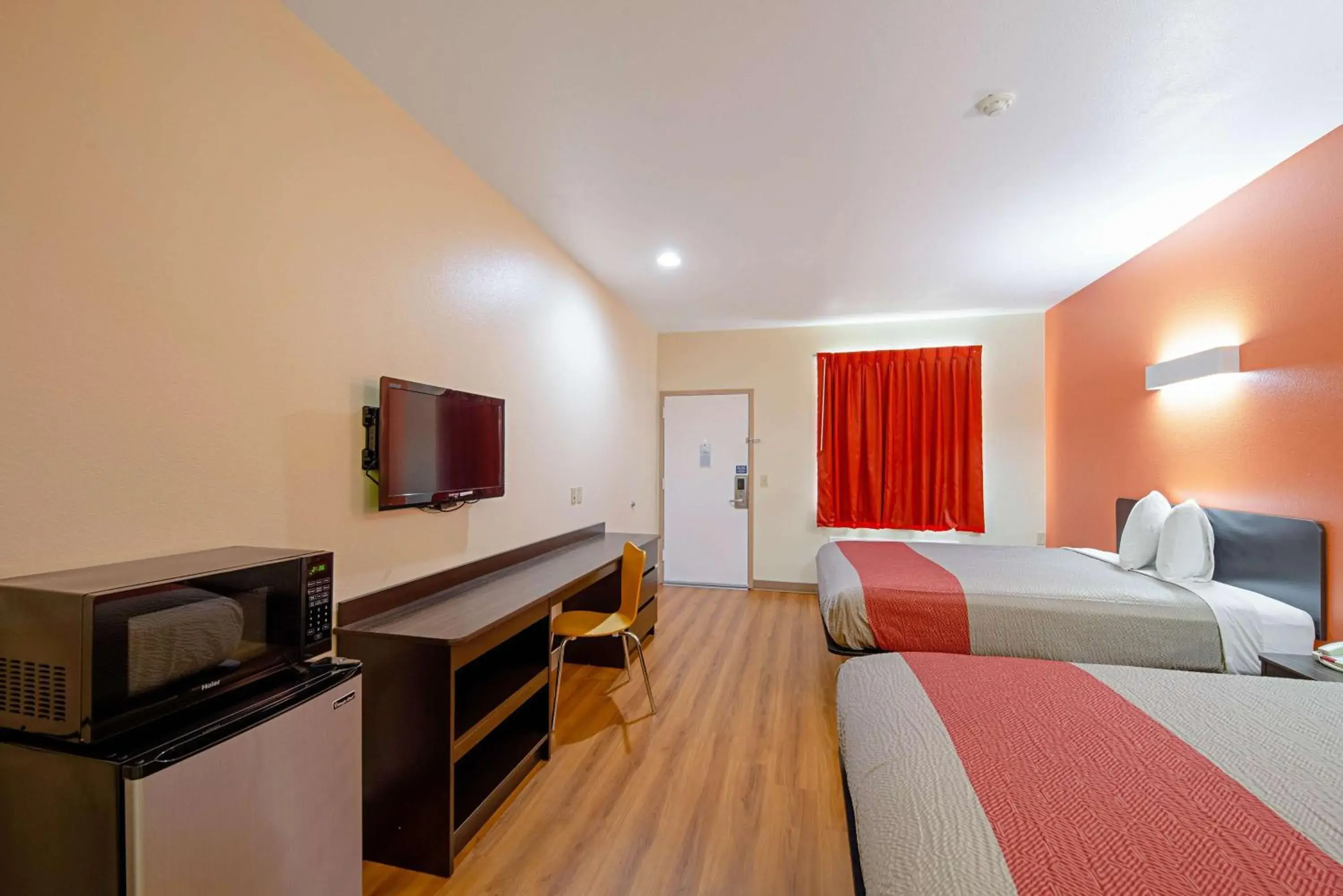 Queen Room with Two Queen Beds - single occupancy - Non-Smoking in Motel 6-Rhome, TX Queen Room with Two Queen Beds - single occupancy - Non-Smoking in Motel 6-Rhome, TX