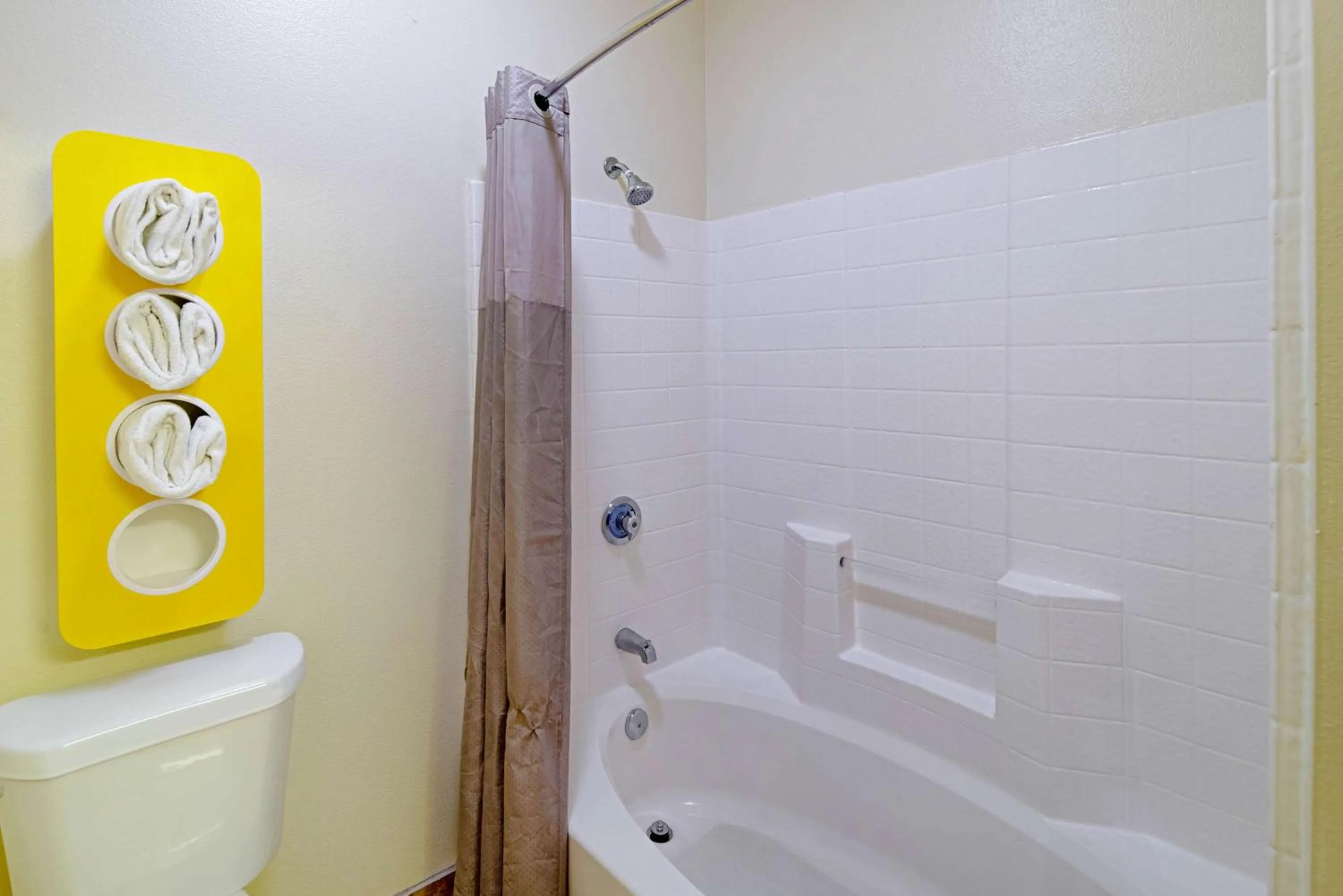 Bathroom in Motel 6-Rhome, TX