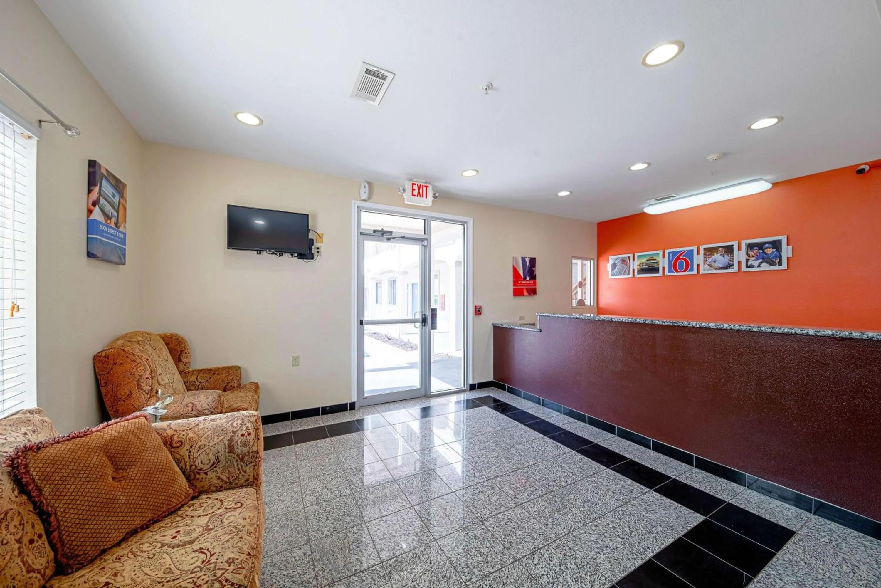 Communal lounge/ TV room in Motel 6-Rhome, TX