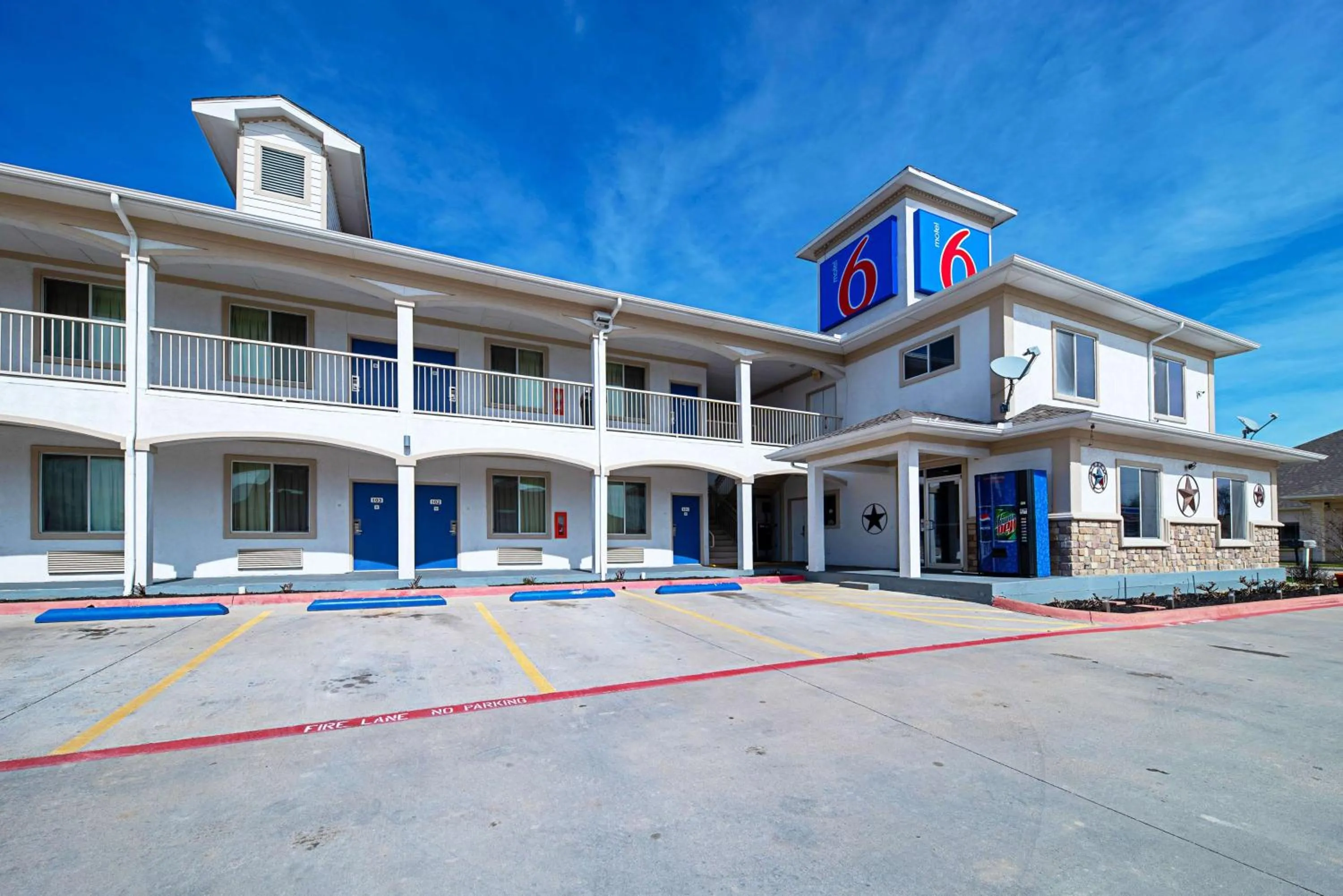 Property building in Motel 6-Rhome, TX