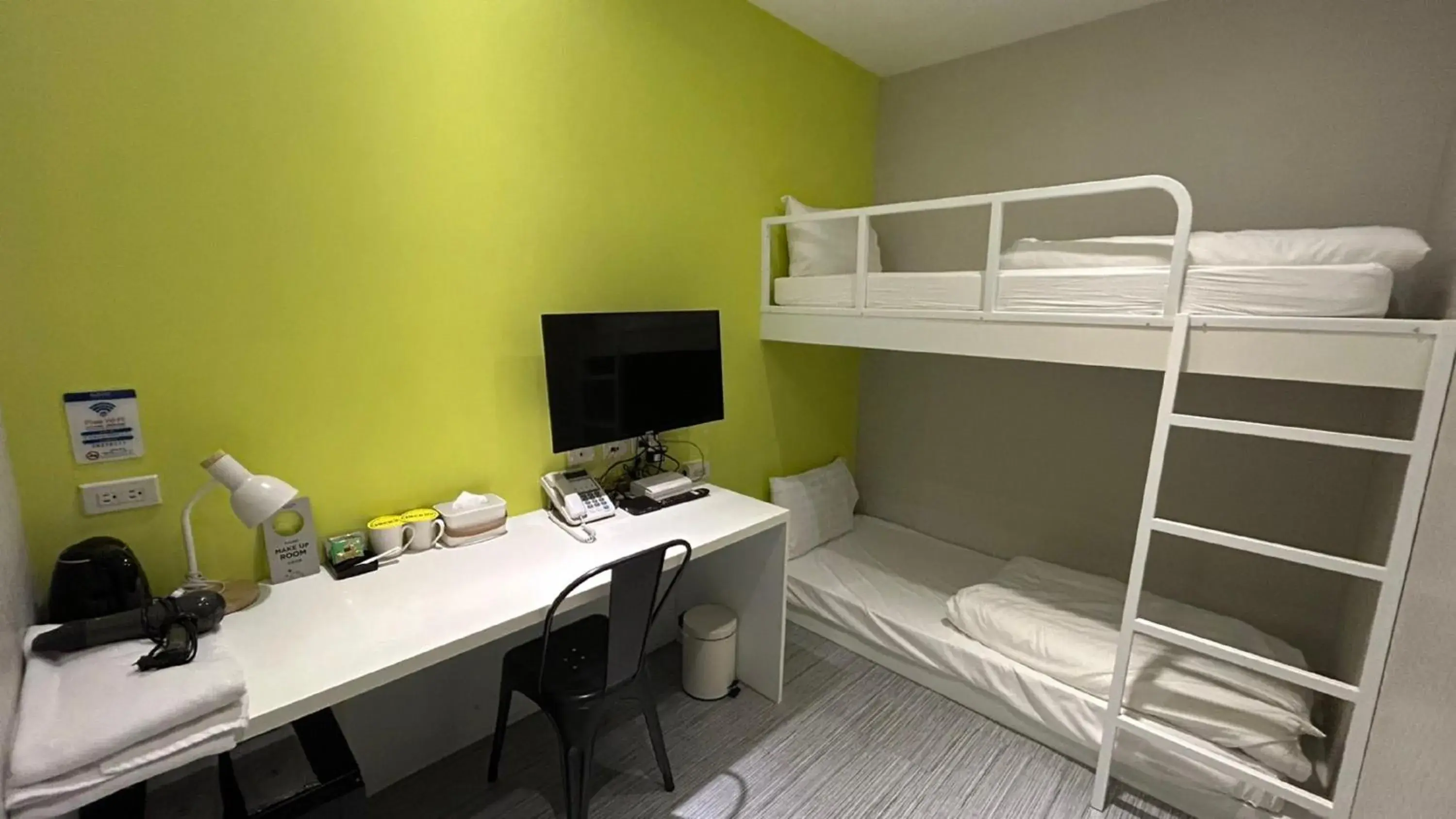 Bunk bed with Share Bathroom in CHECK Inn Express New Taipei Tamsui Bunk bed with Share Bathroom in CHECK Inn Express New Taipei Tamsui