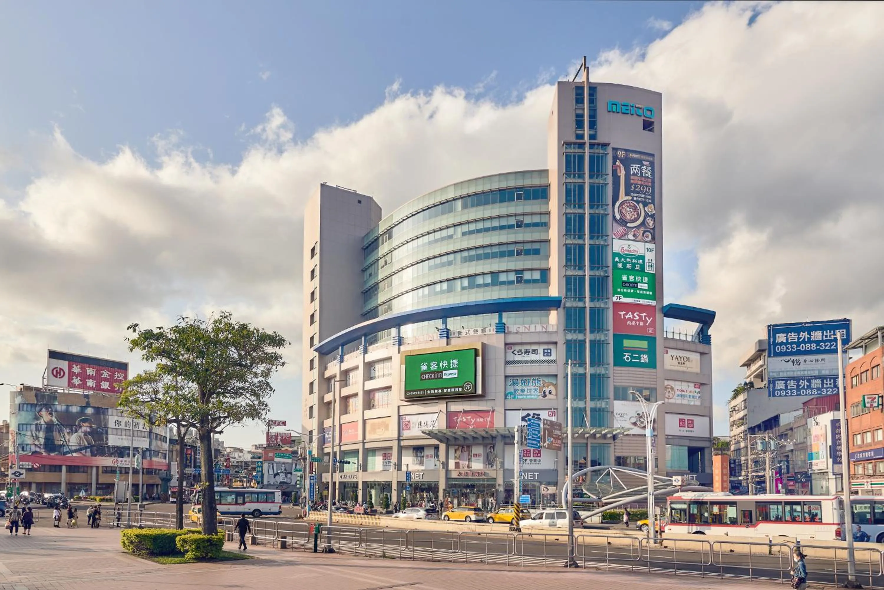 Property building in CHECK Inn Express New Taipei Tamsui