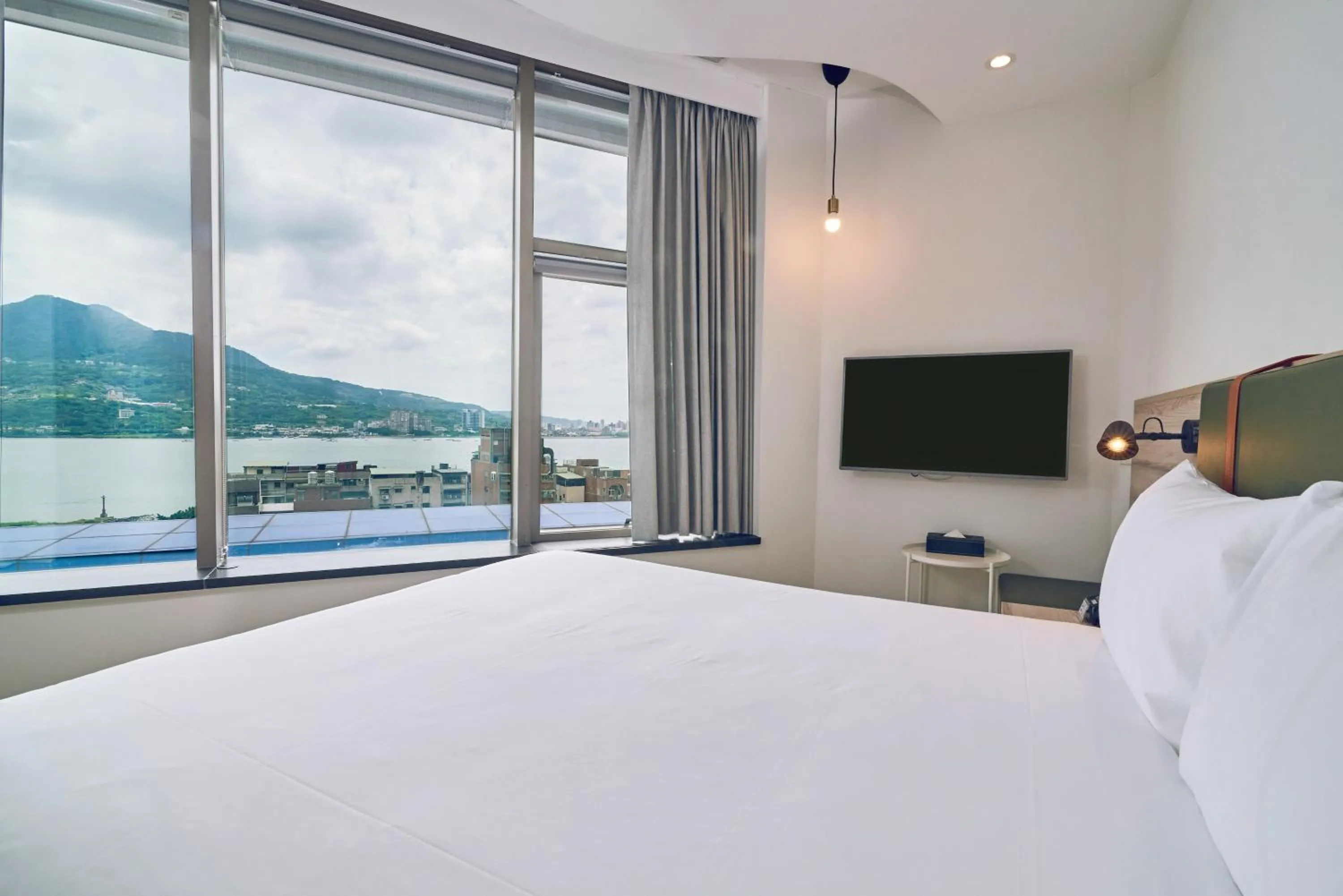 Sea view, Bed in CHECK Inn Express New Taipei Tamsui