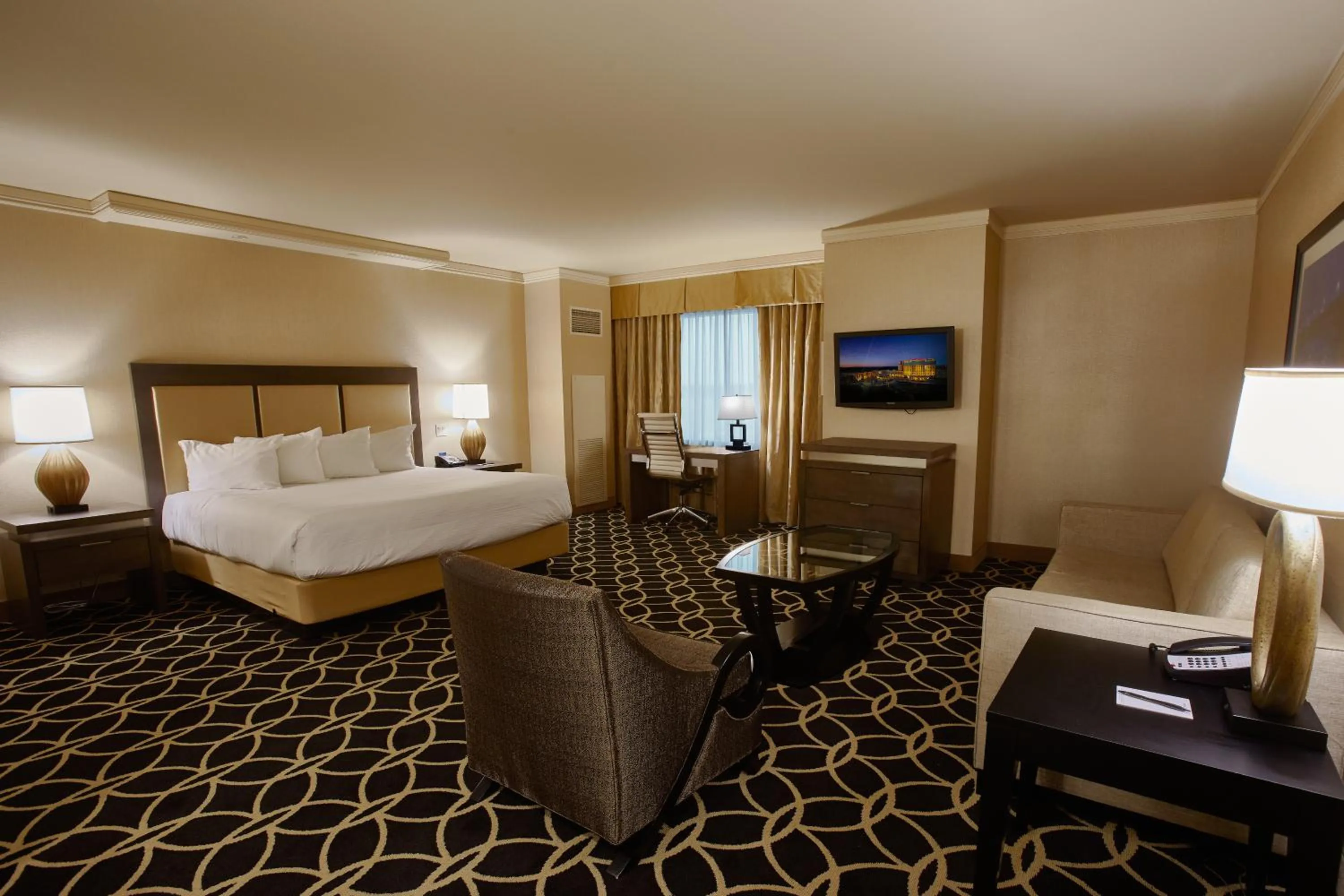 Photo of the whole room, Bed in Hollywood Casino St. Louis