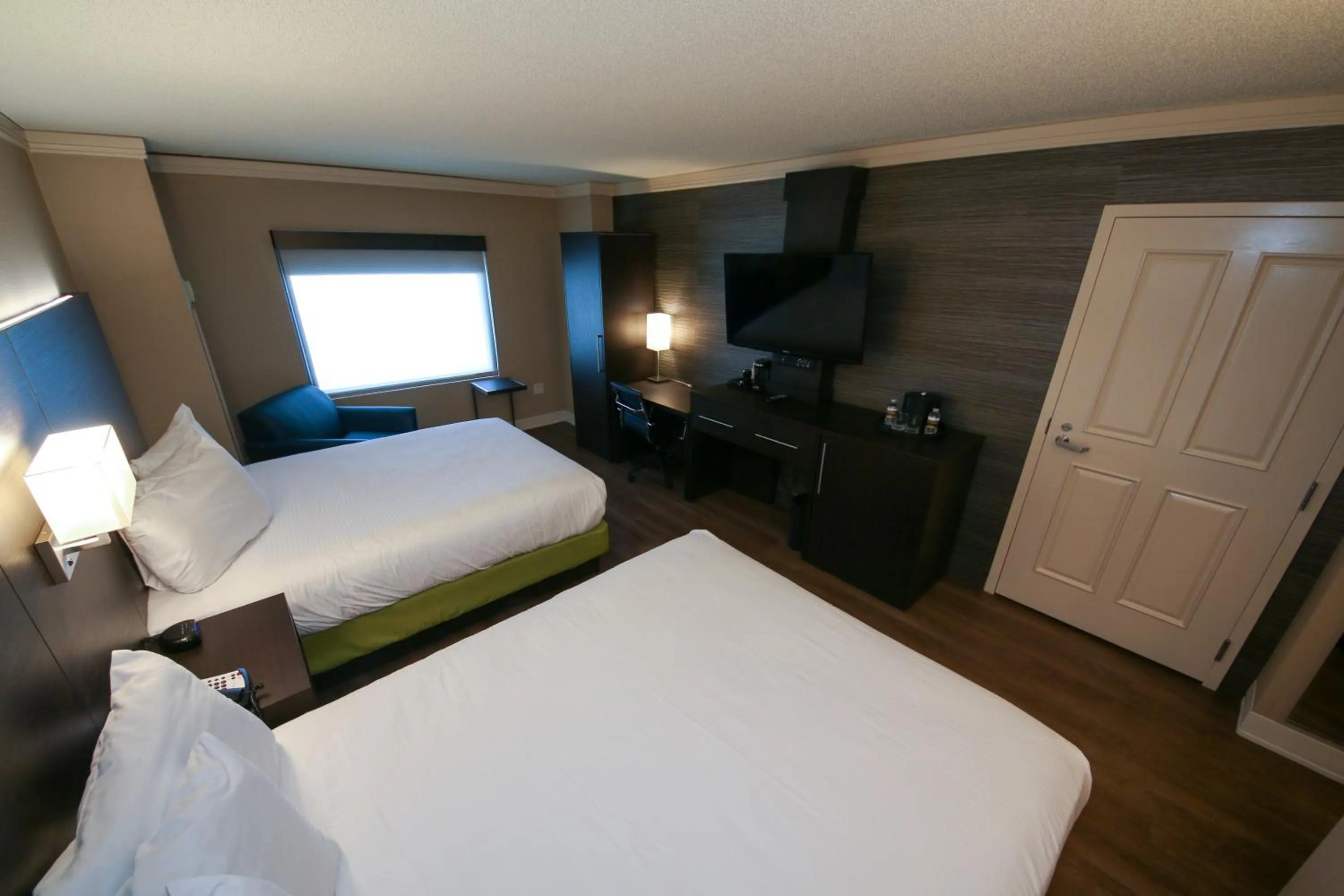 Photo of the whole room, Bed in Hollywood Casino St. Louis