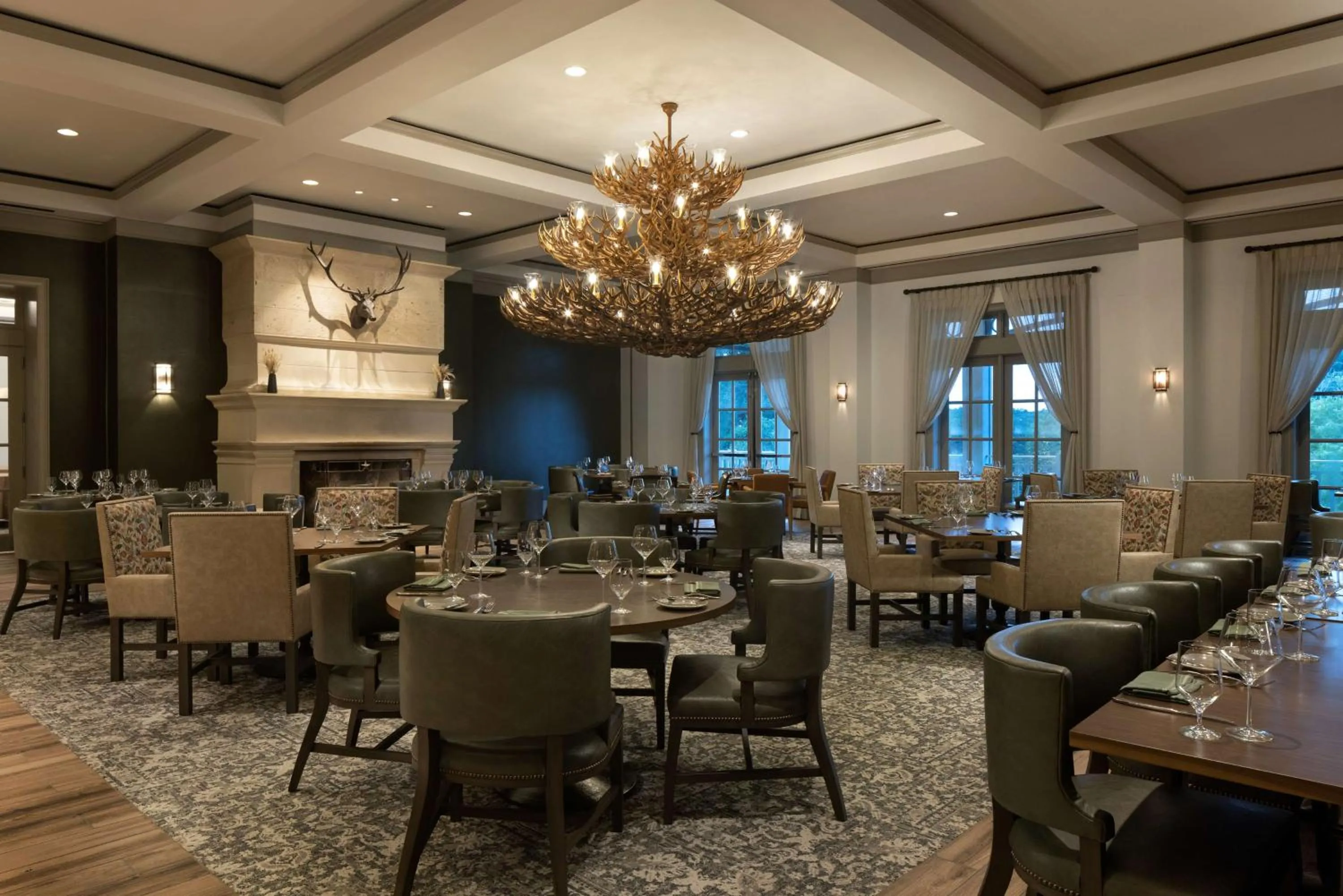 Lounge or bar in Hyatt Regency Hill Country Resort and Villas