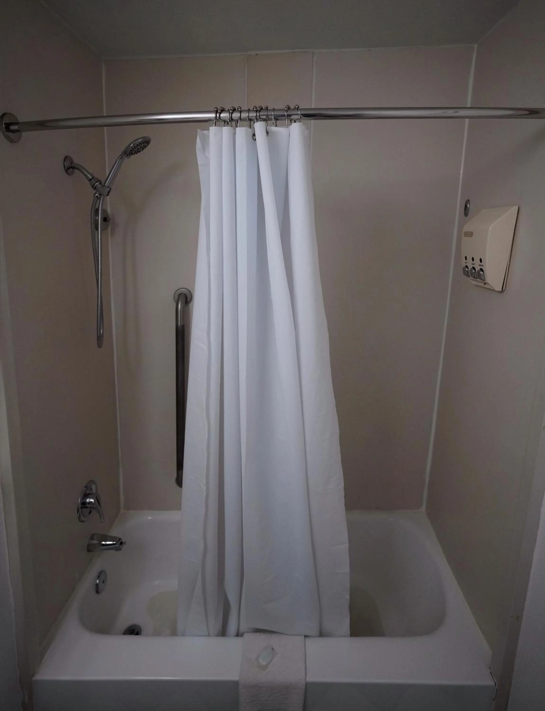 Shower in Pilgrim Inn