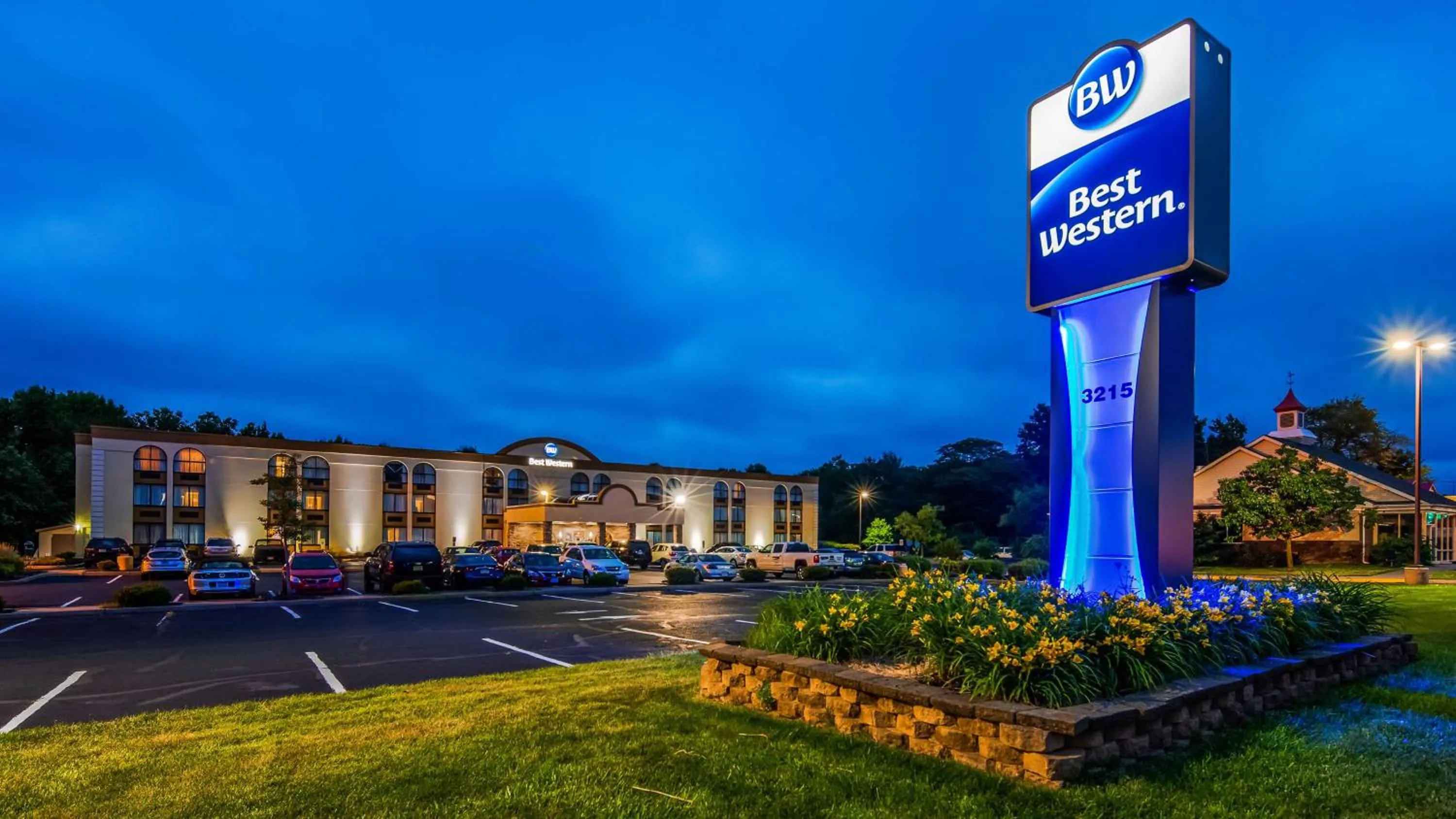 Property building in Best Western Hazlet Inn