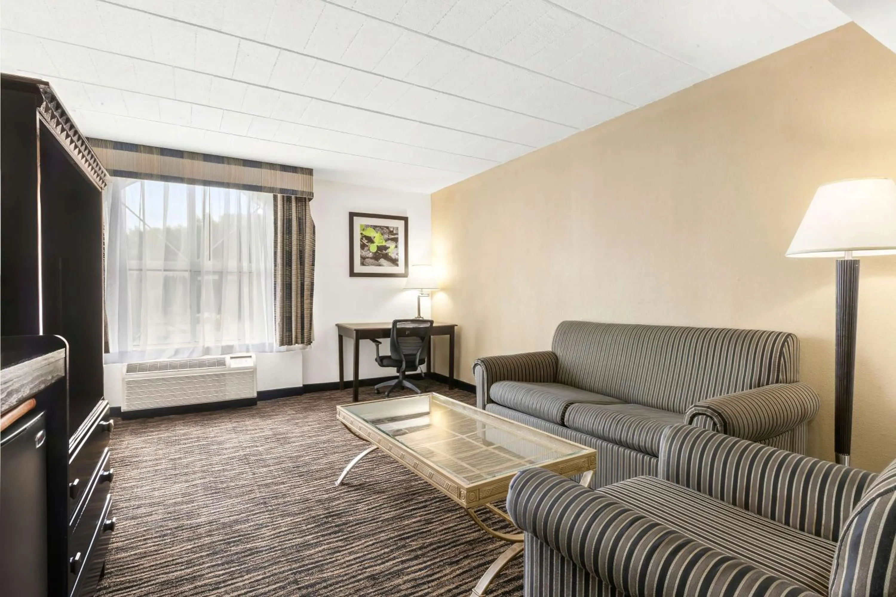 Photo of the whole room in Best Western Hazlet Inn