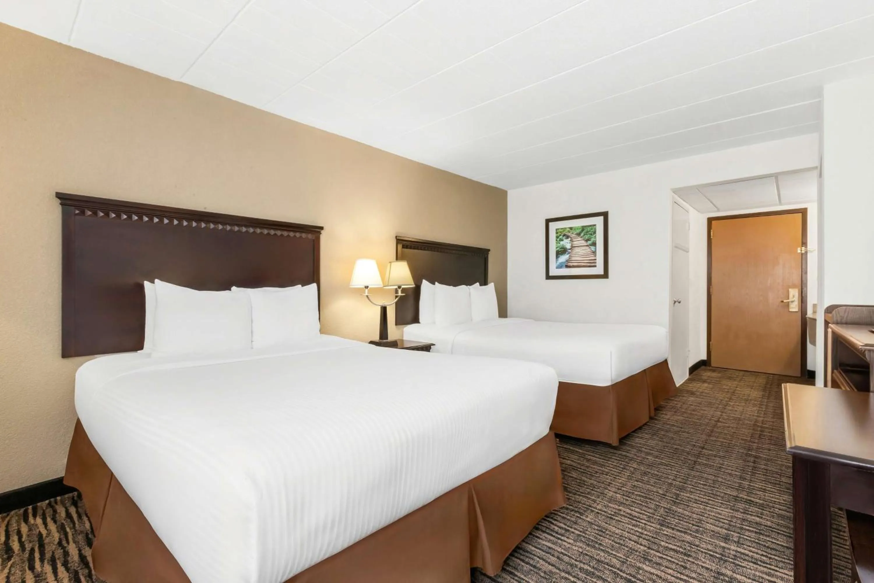 Bedroom, Bed in Best Western Hazlet Inn