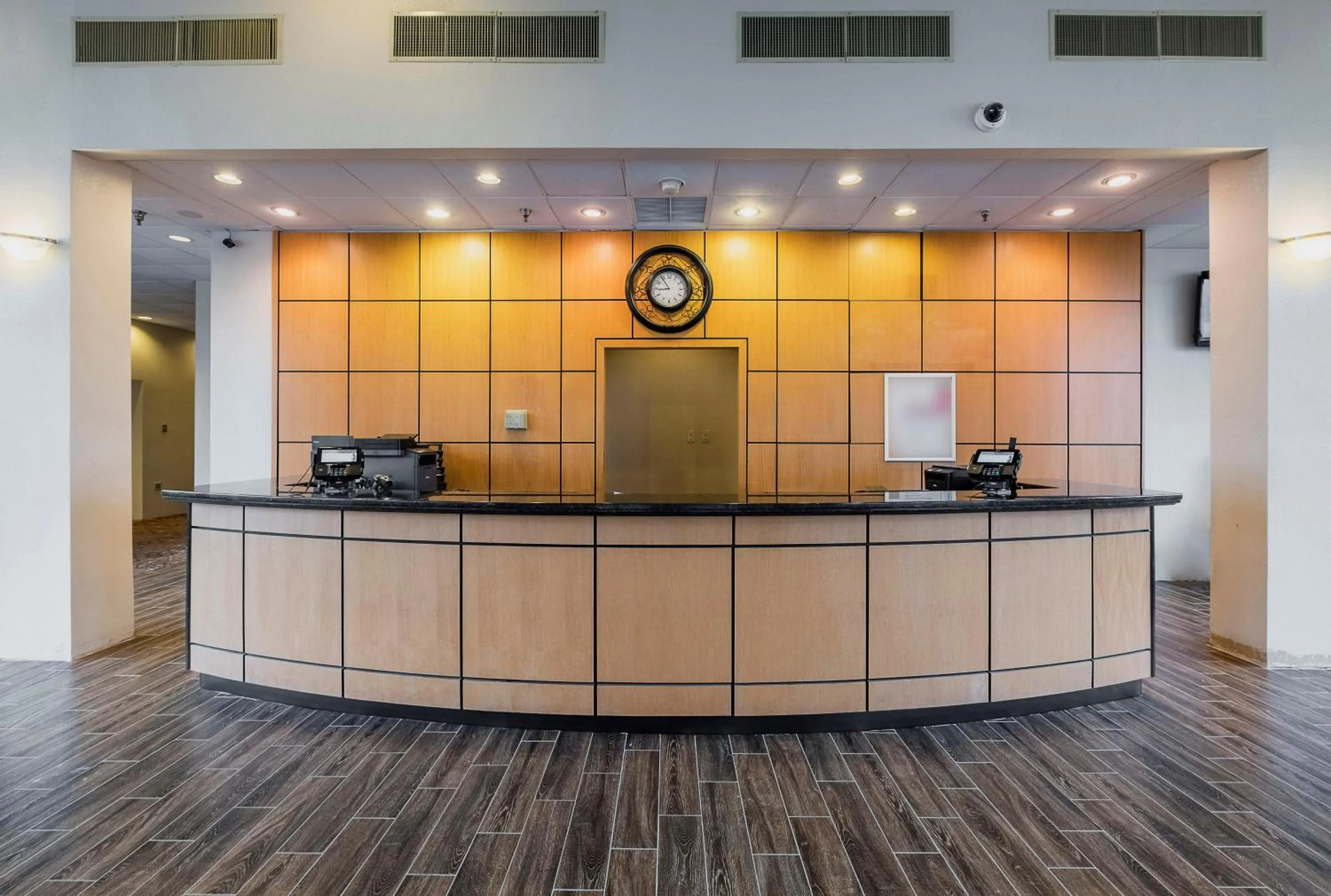 Lobby or reception in Red Roof Inn & Suites Mt Holly - McGuire AFB