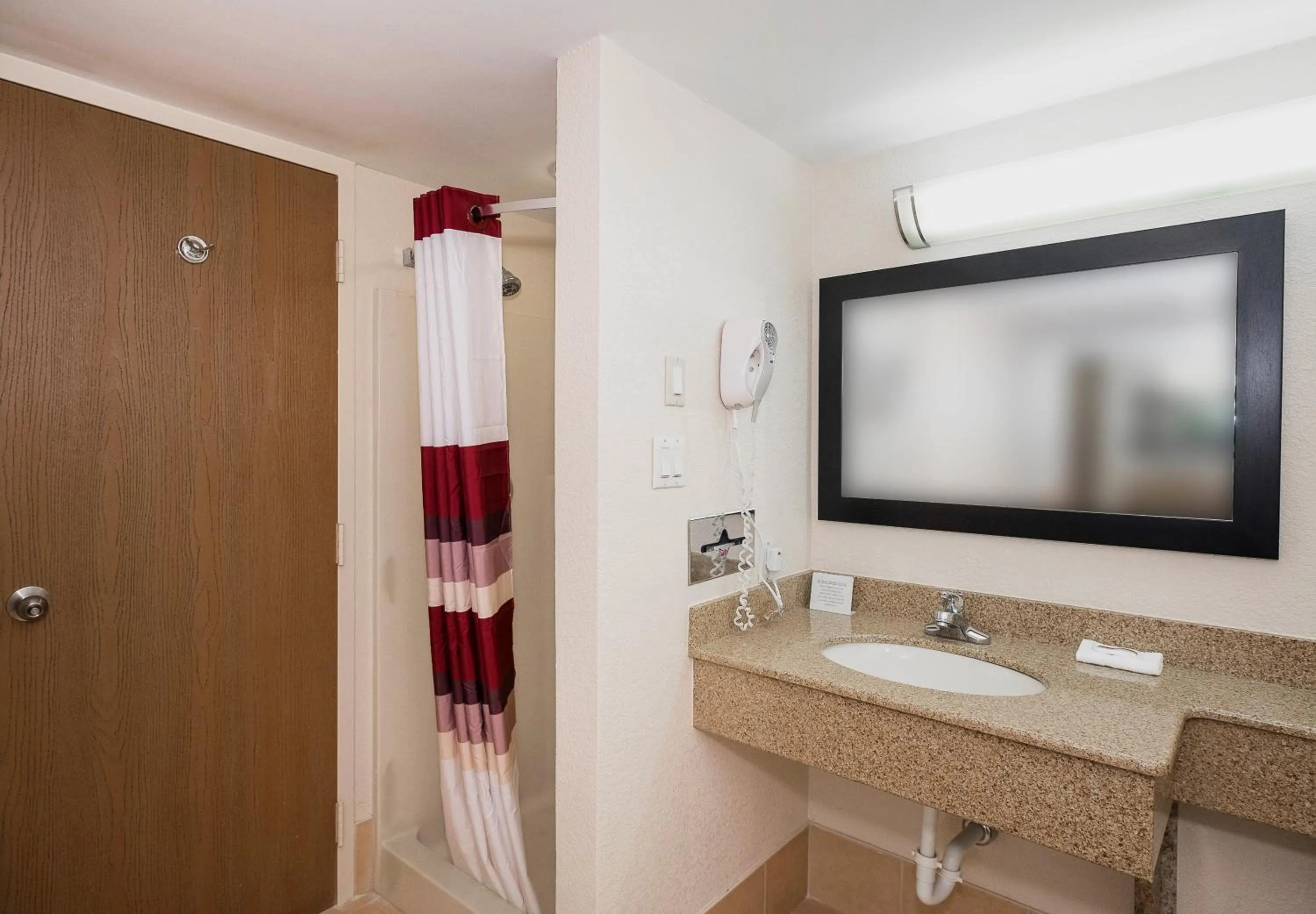 Bathroom in Red Roof Inn & Suites Mt Holly - McGuire AFB