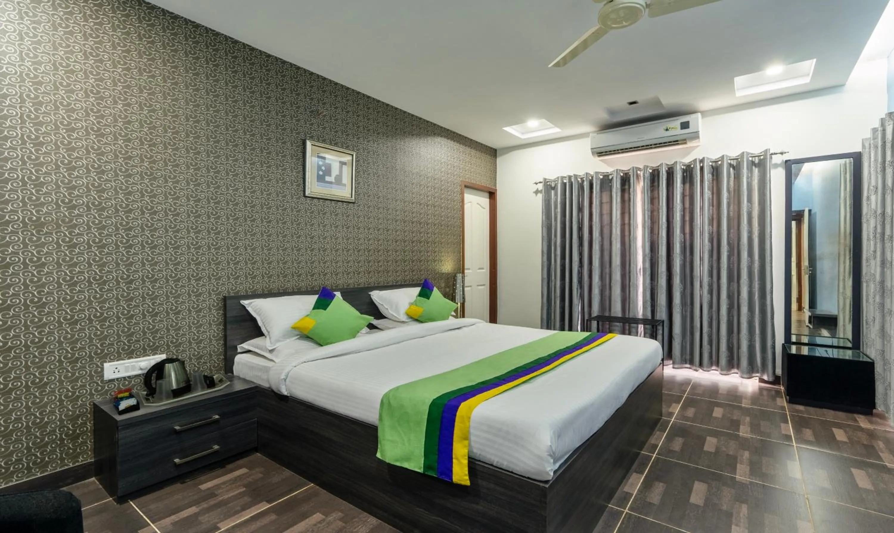 Bathroom, Bed in Treebo Midvalley Residence