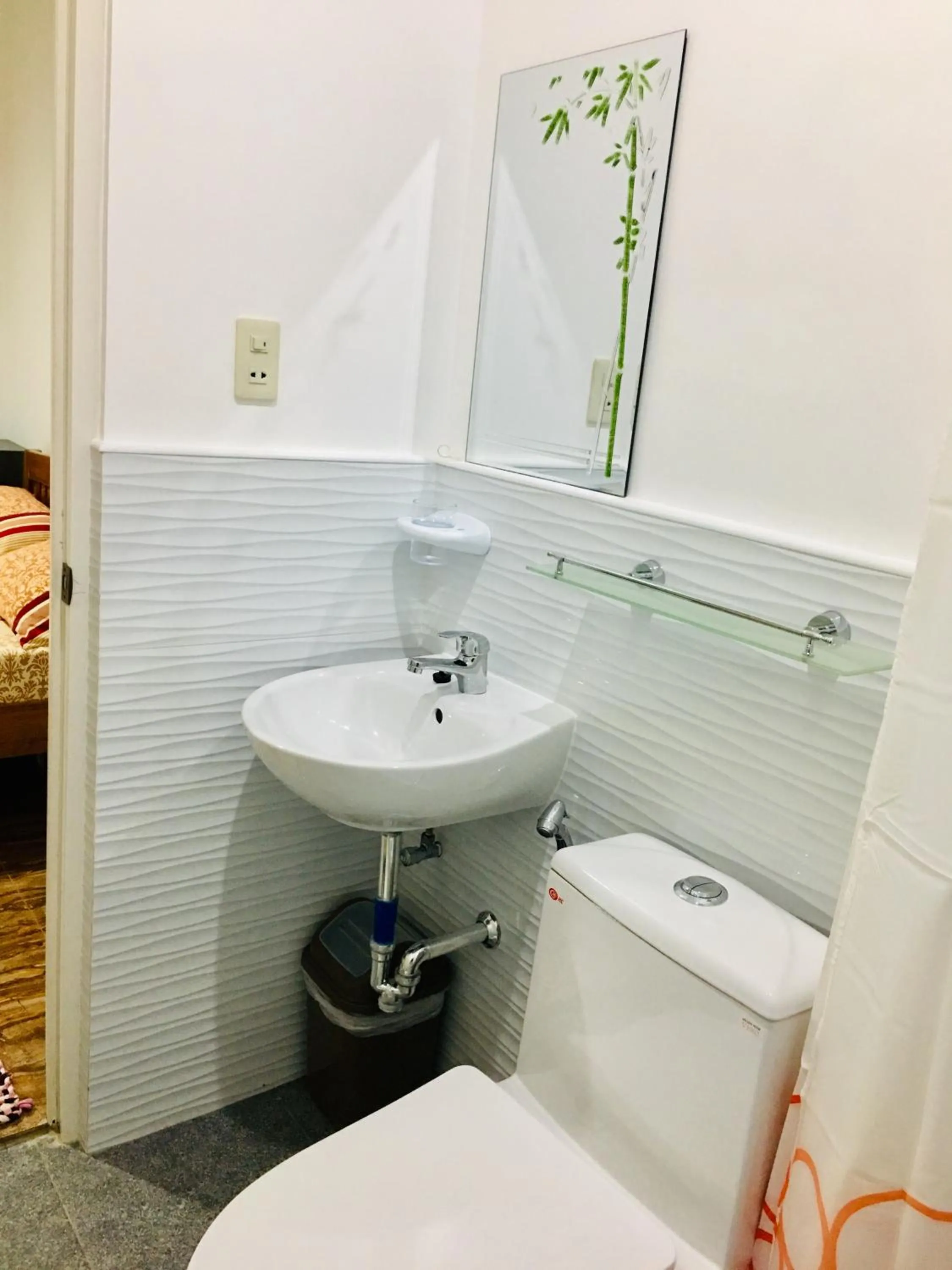 Toilet in Pisces Tourist Inn - Port Barton