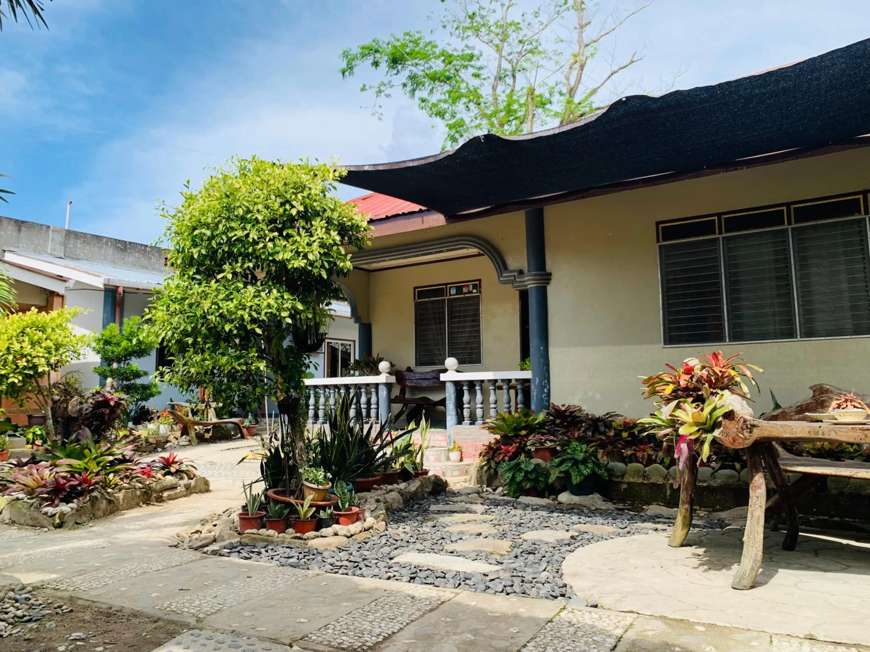 Garden view in Pisces Tourist Inn - Port Barton
