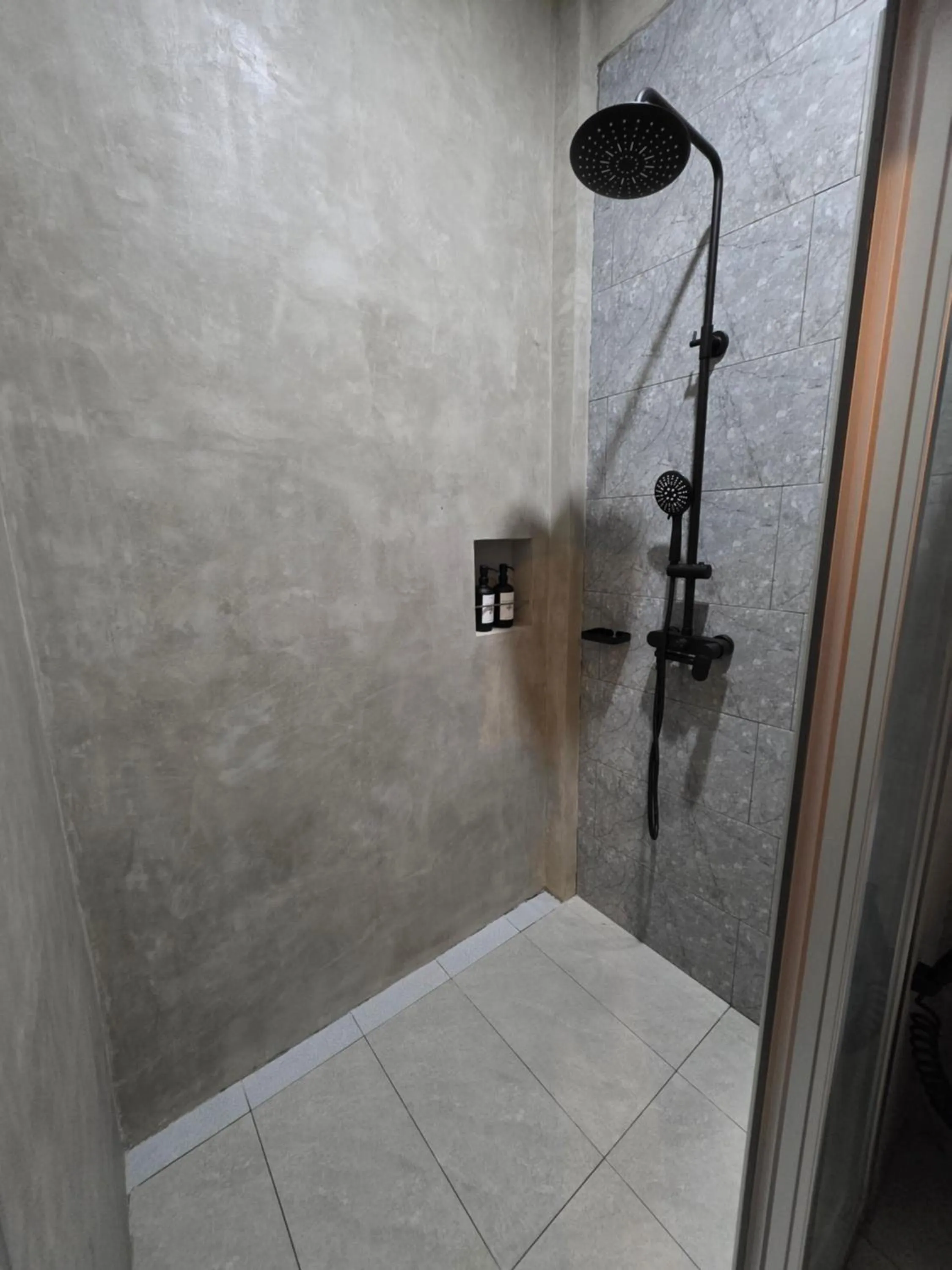 Shower in Pisces Tourist Inn - Port Barton