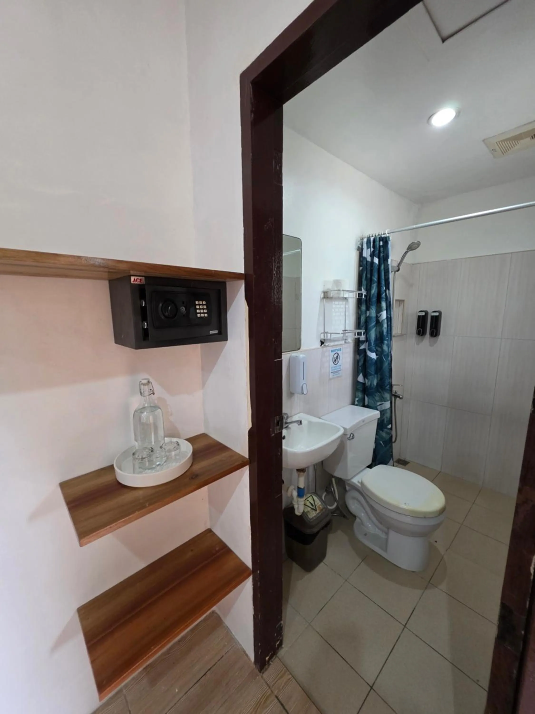 Toilet in Pisces Tourist Inn - Port Barton