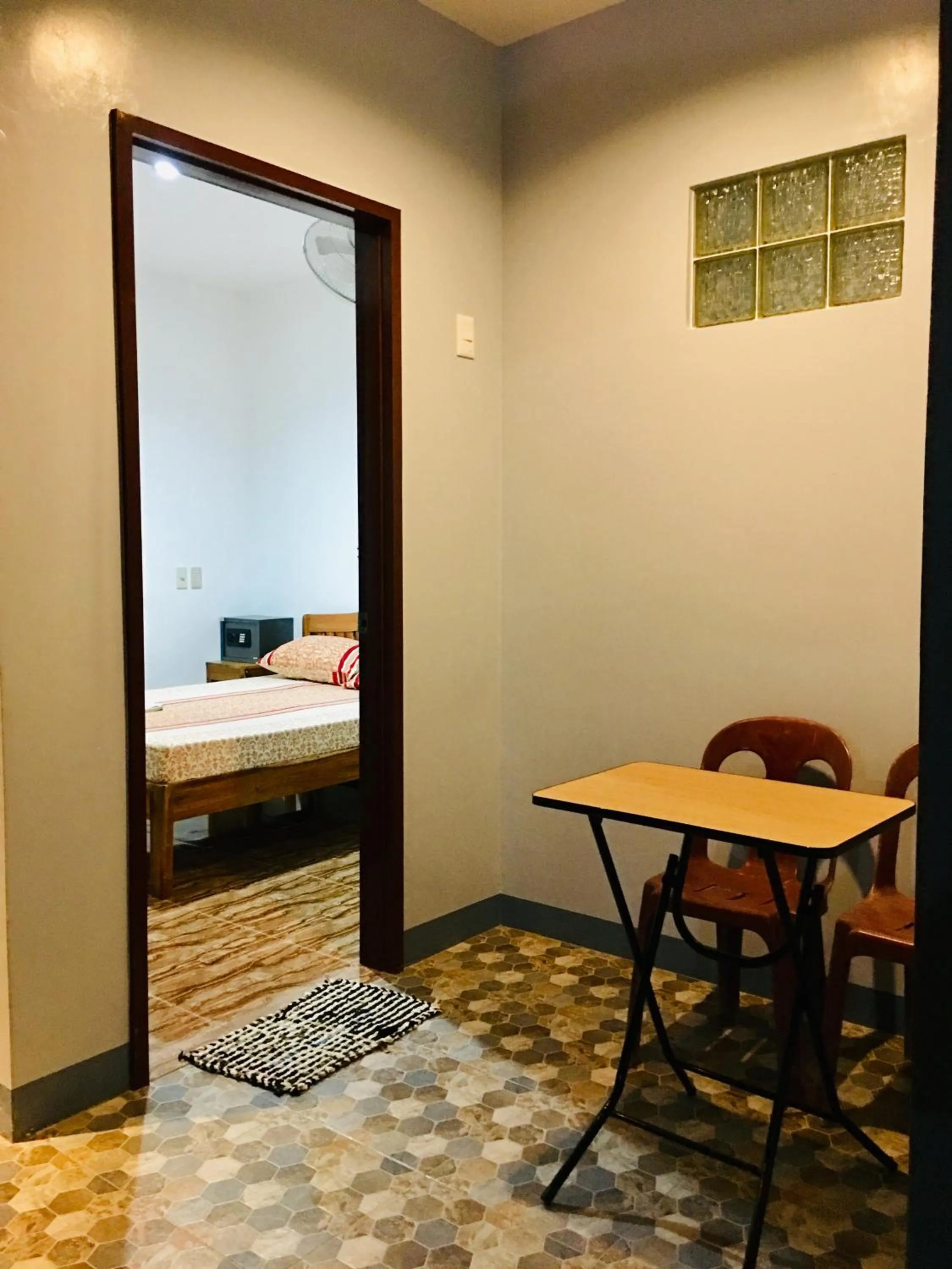 Seating area, Bed in Pisces Tourist Inn - Port Barton