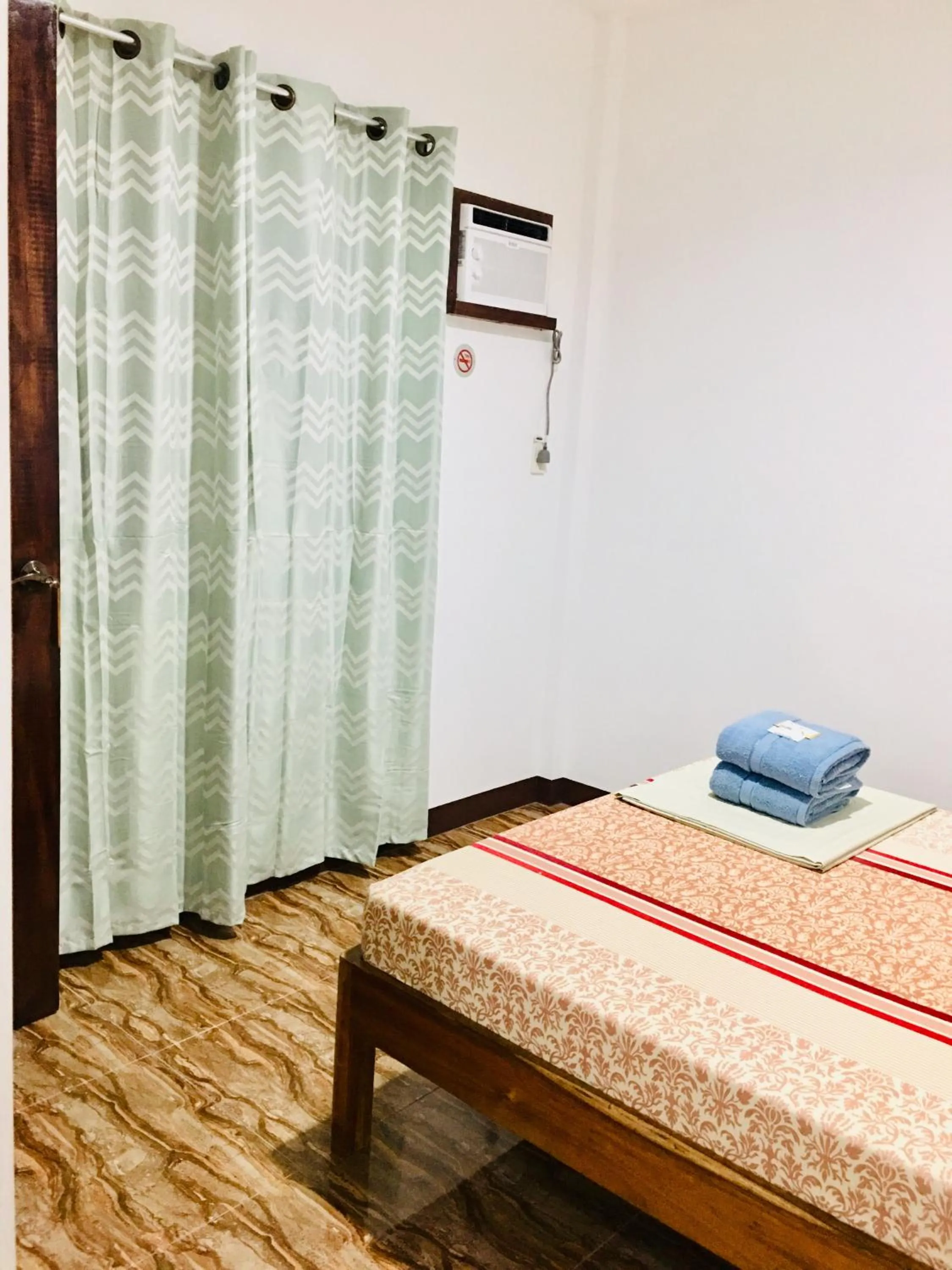 Bed in Pisces Tourist Inn - Port Barton