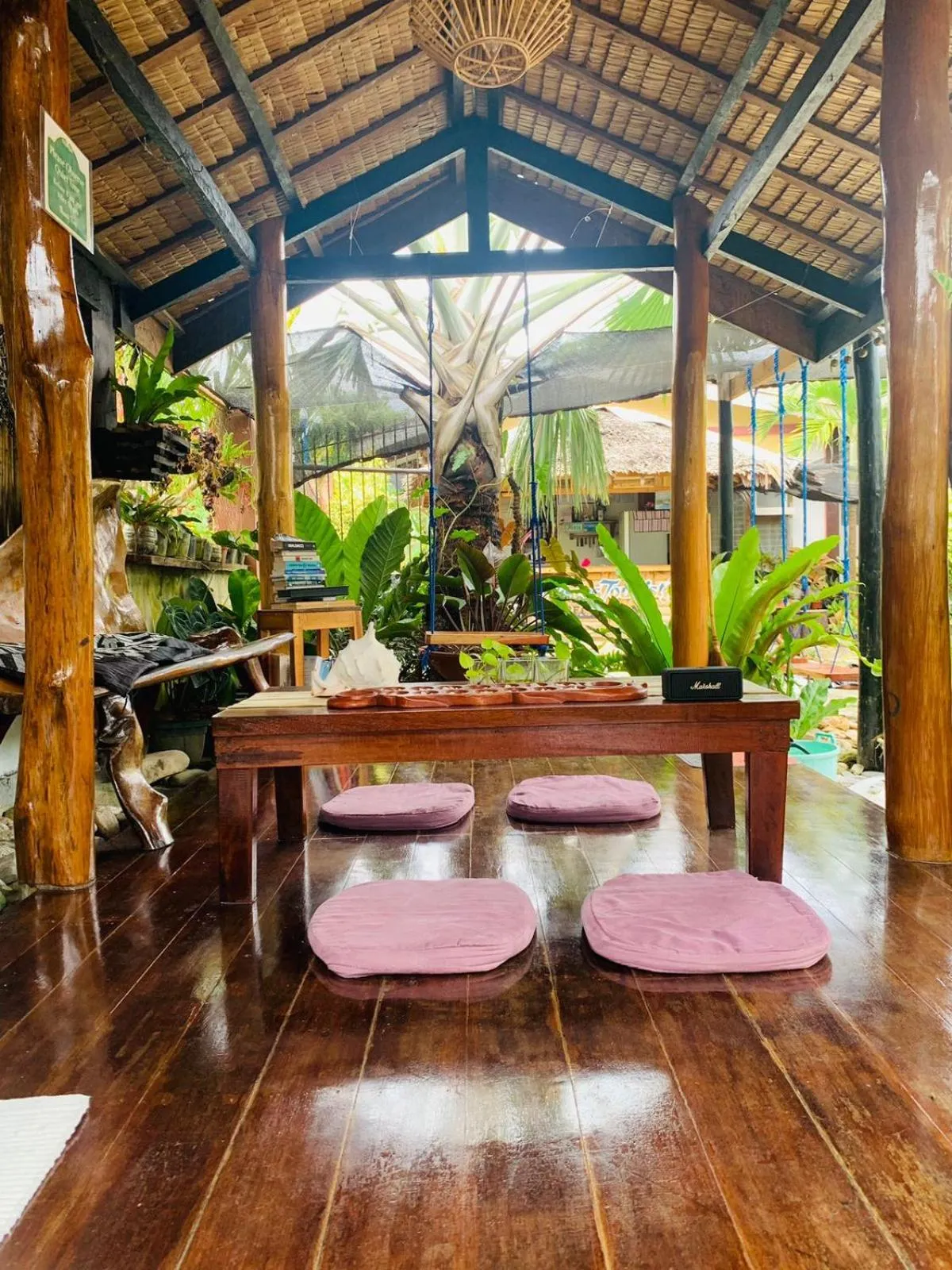 Seating area in Pisces Tourist Inn - Port Barton