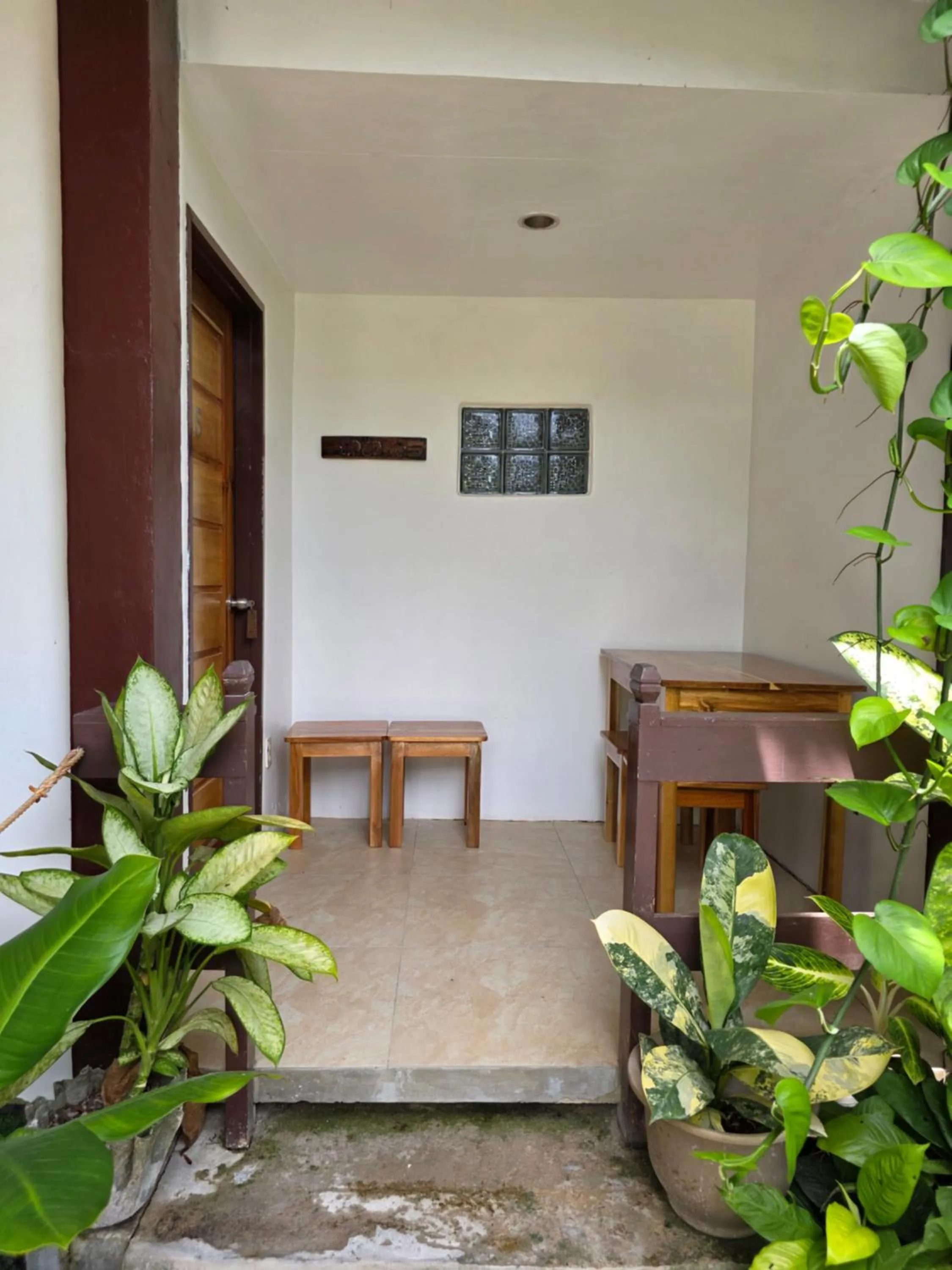 Seating area in Pisces Tourist Inn - Port Barton