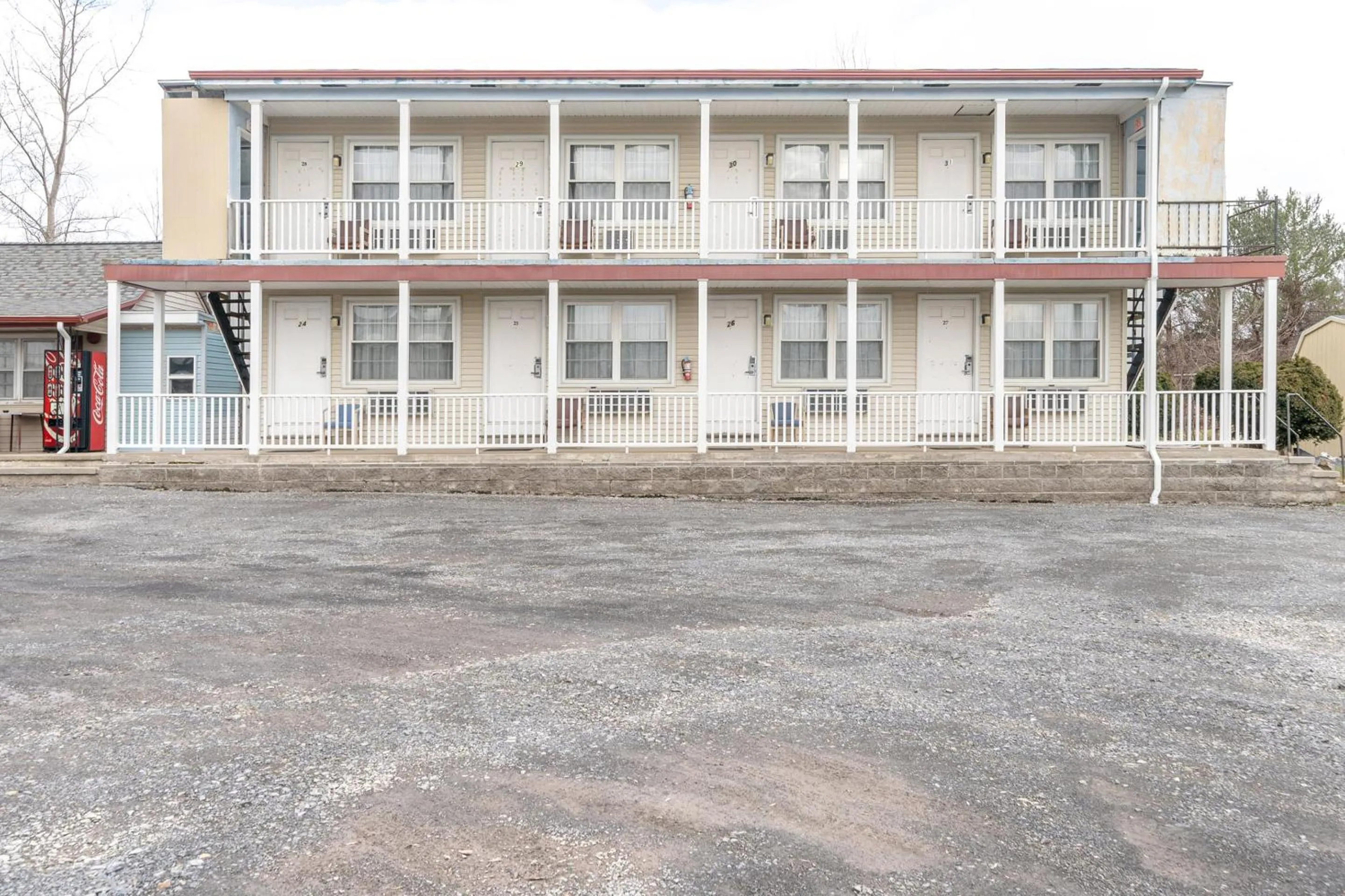Facade/entrance in OYO Hotel Starlite Seneca Falls