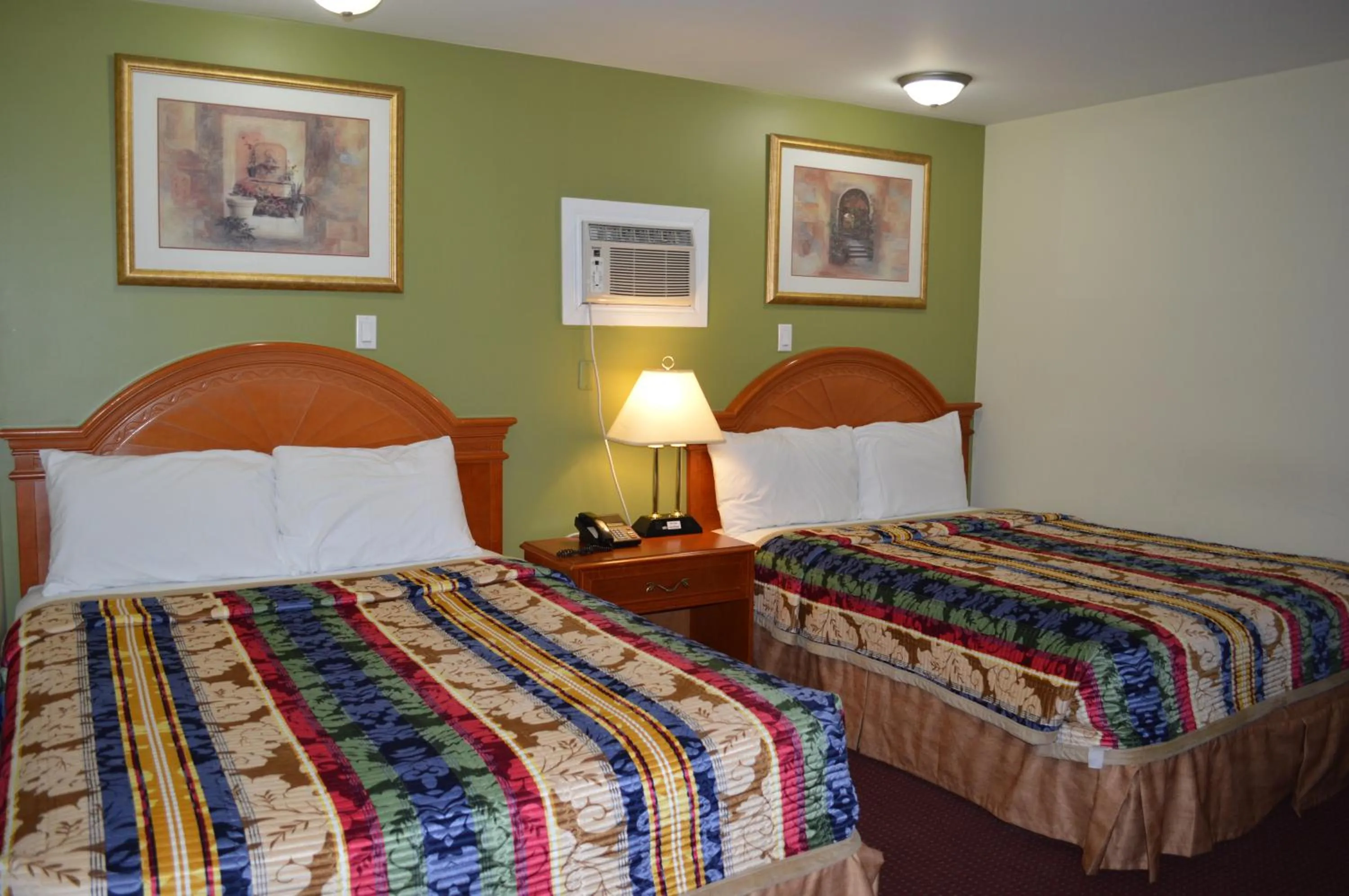 Bed in Lincoln Motel