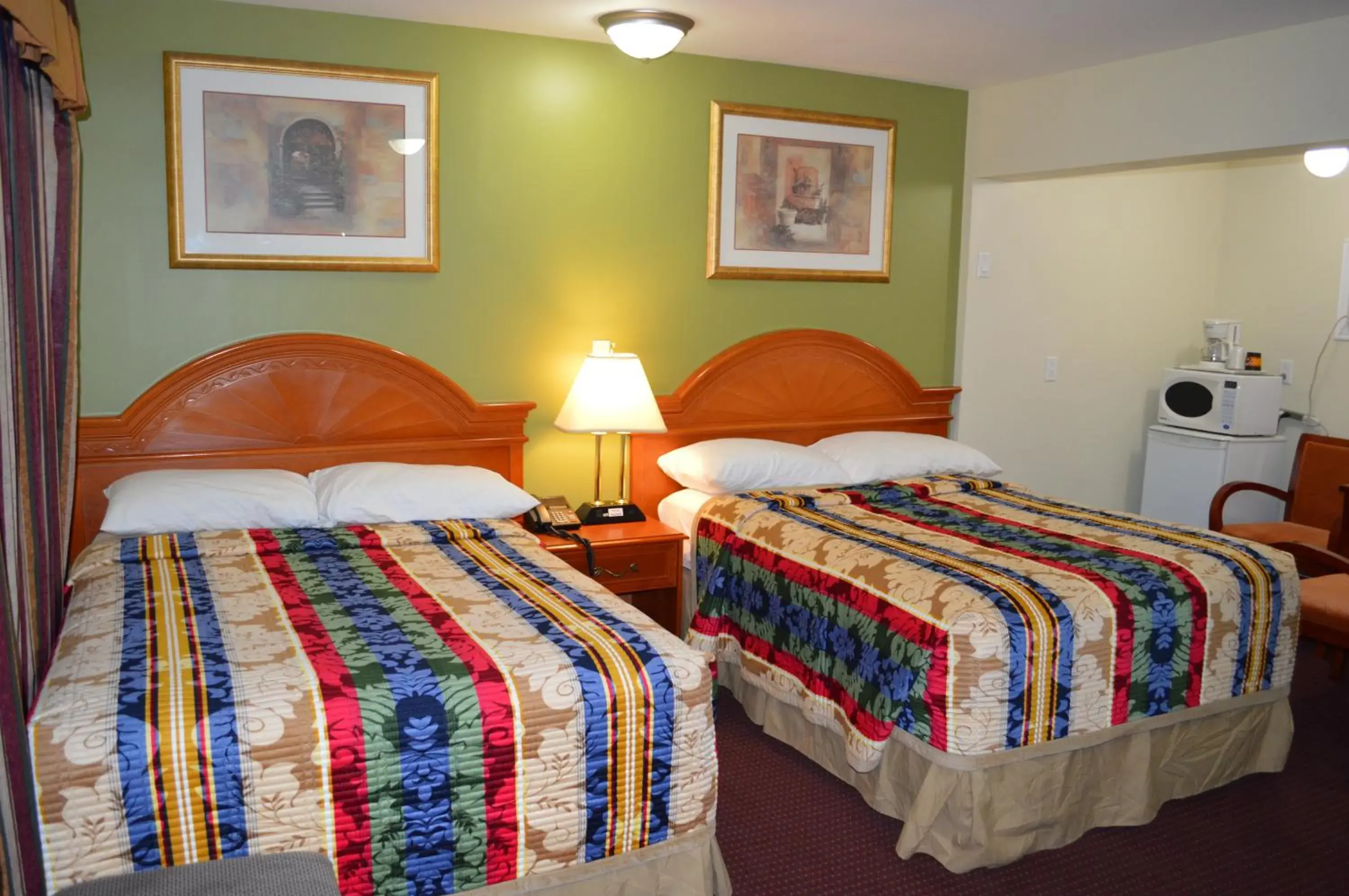 Double Room with Two Double Beds in Lincoln Motel Double Room with Two Double Beds in Lincoln Motel