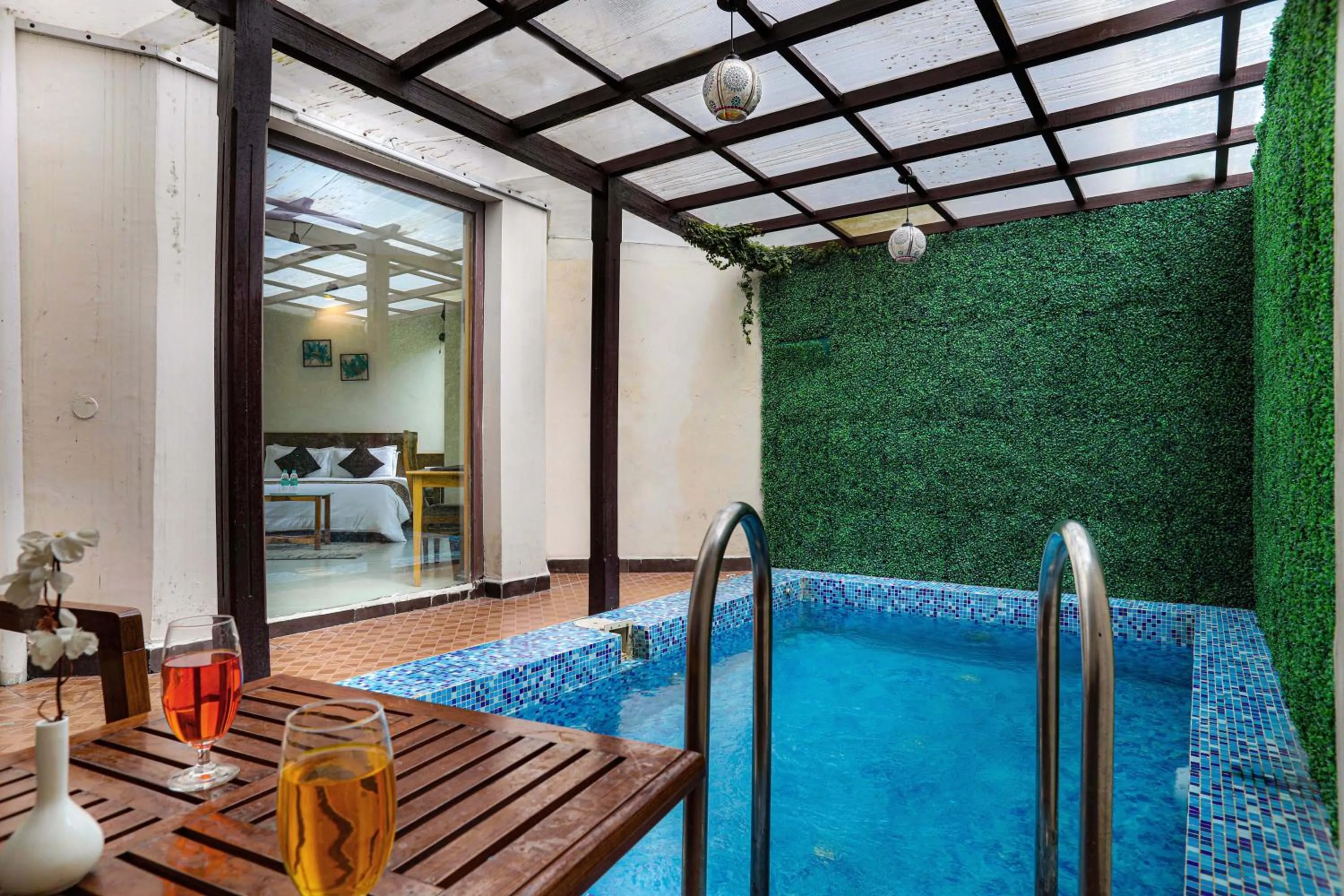 Swimming pool in Corbett Panorama Resort