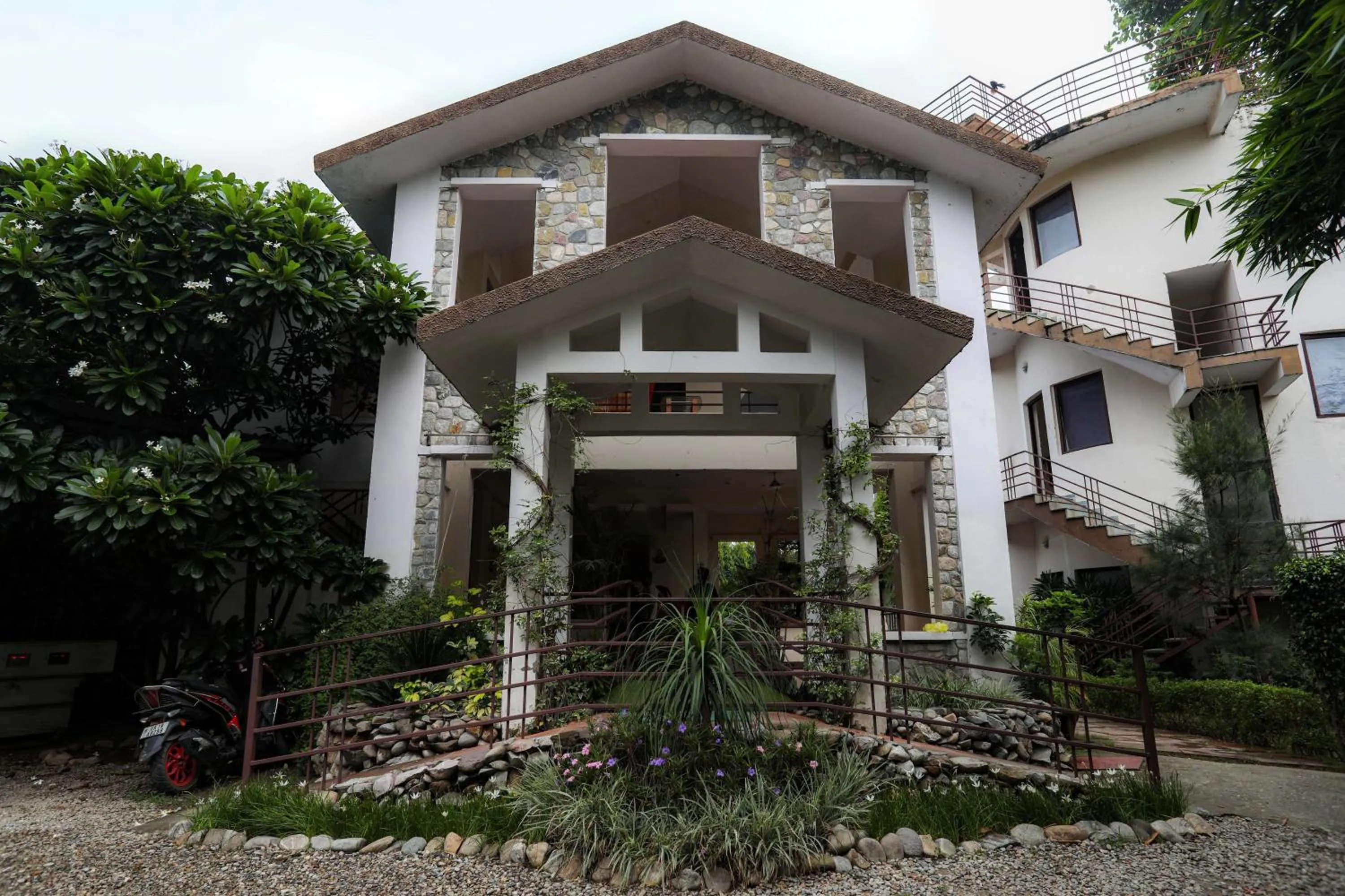 Facade/entrance in Corbett Panorama Resort
