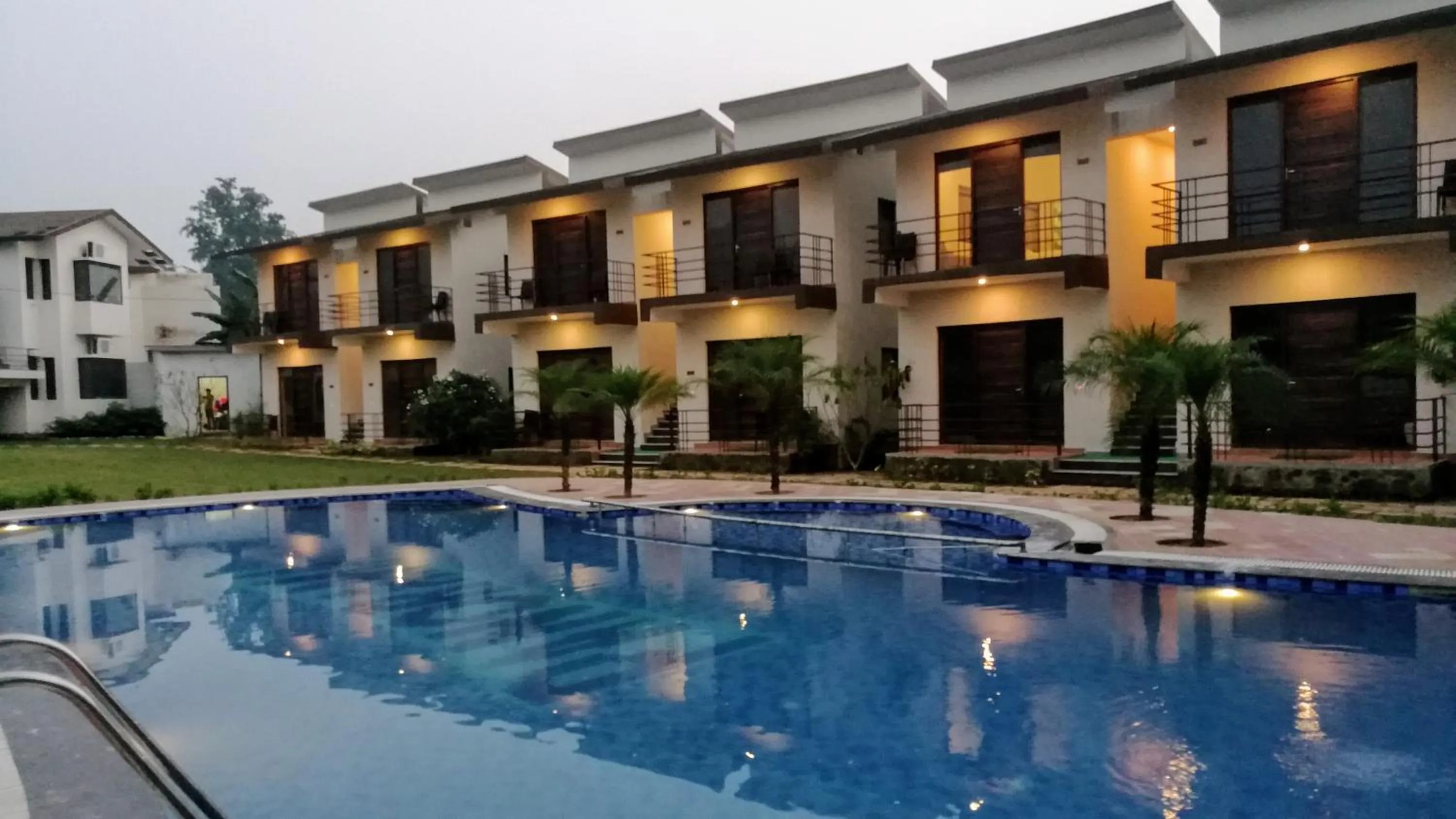 Swimming pool in Corbett Panorama Resort