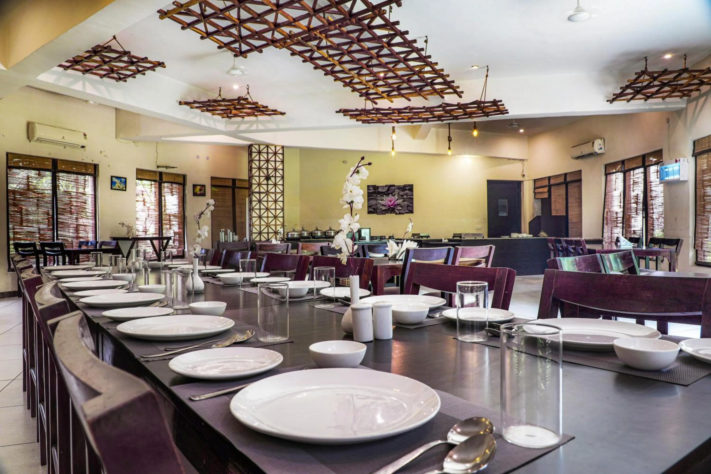 Restaurant/places to eat in Corbett Panorama Resort