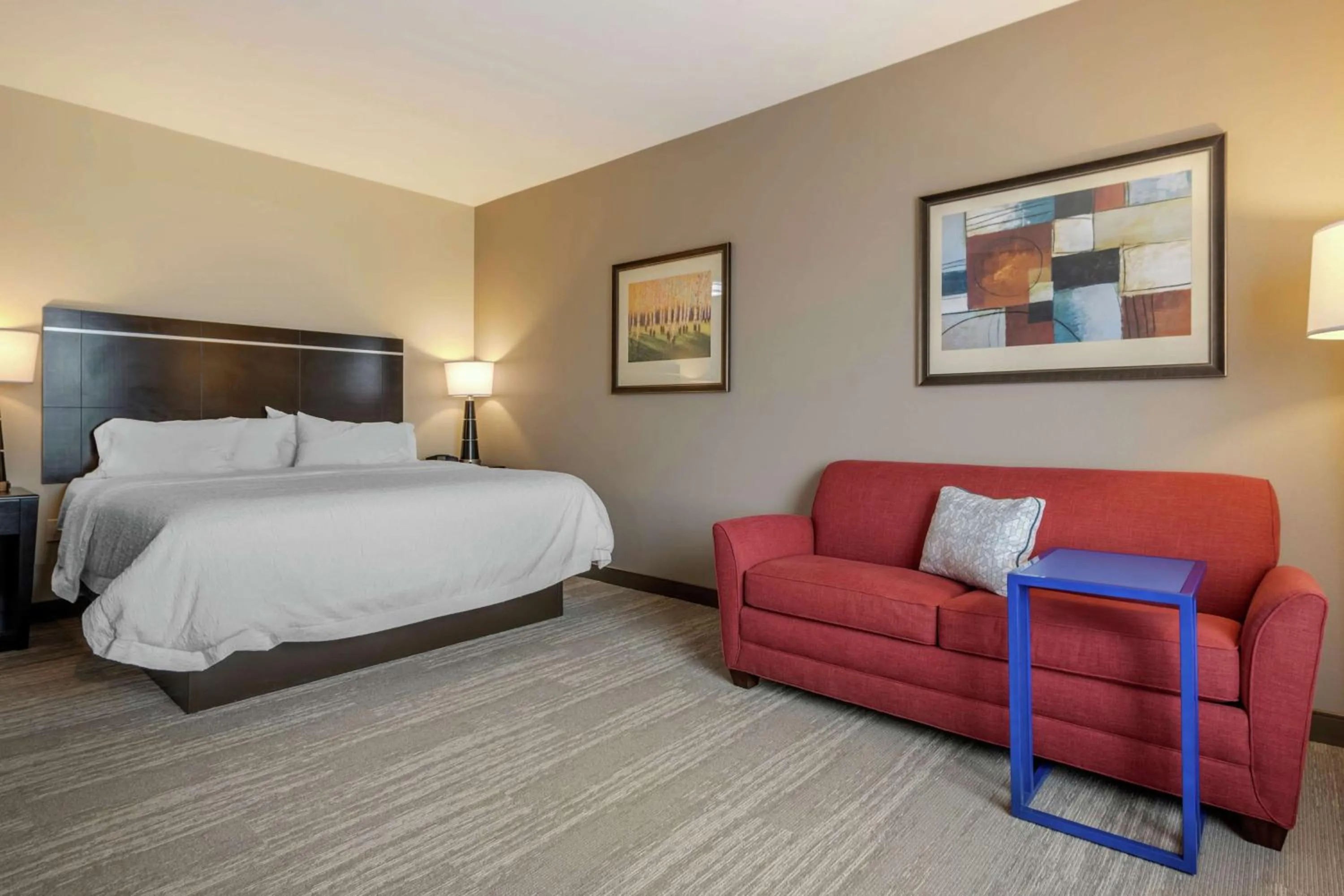 Living room, Bed in Hampton Inn Alamosa