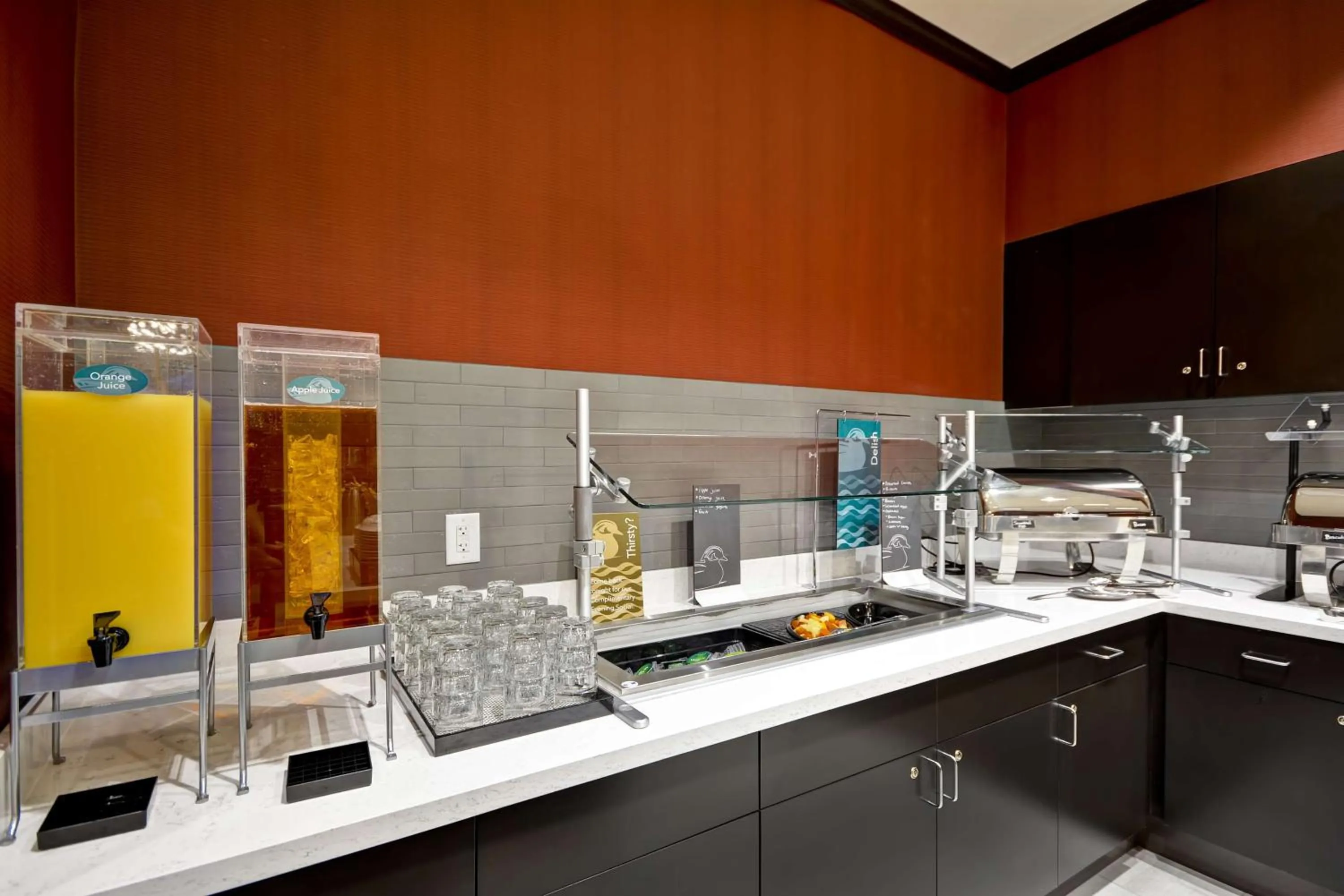 Dining area in Homewood Suites By Hilton Rocky Mount