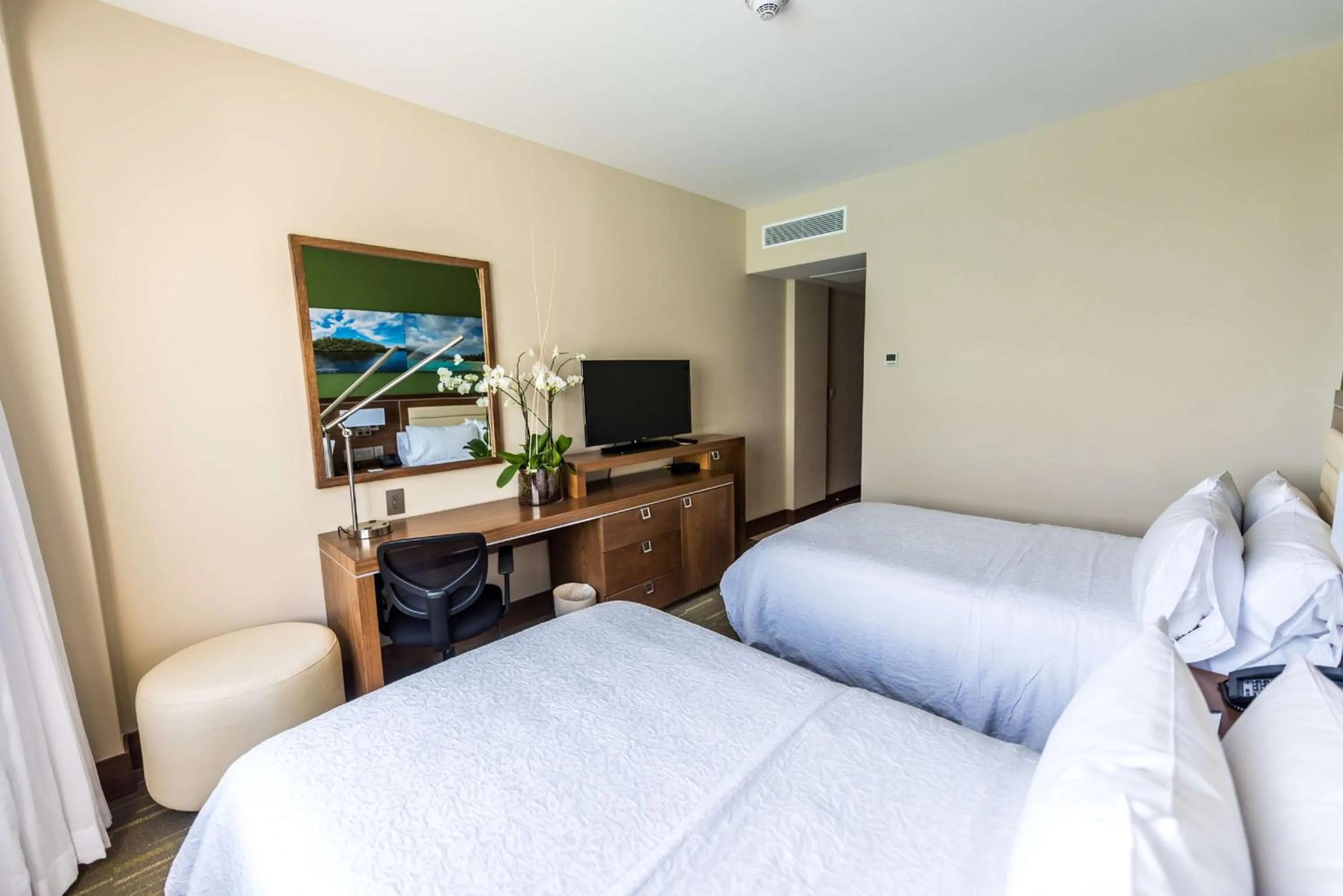 Bedroom, Bed in Hampton By Hilton Santo Domingo Airport