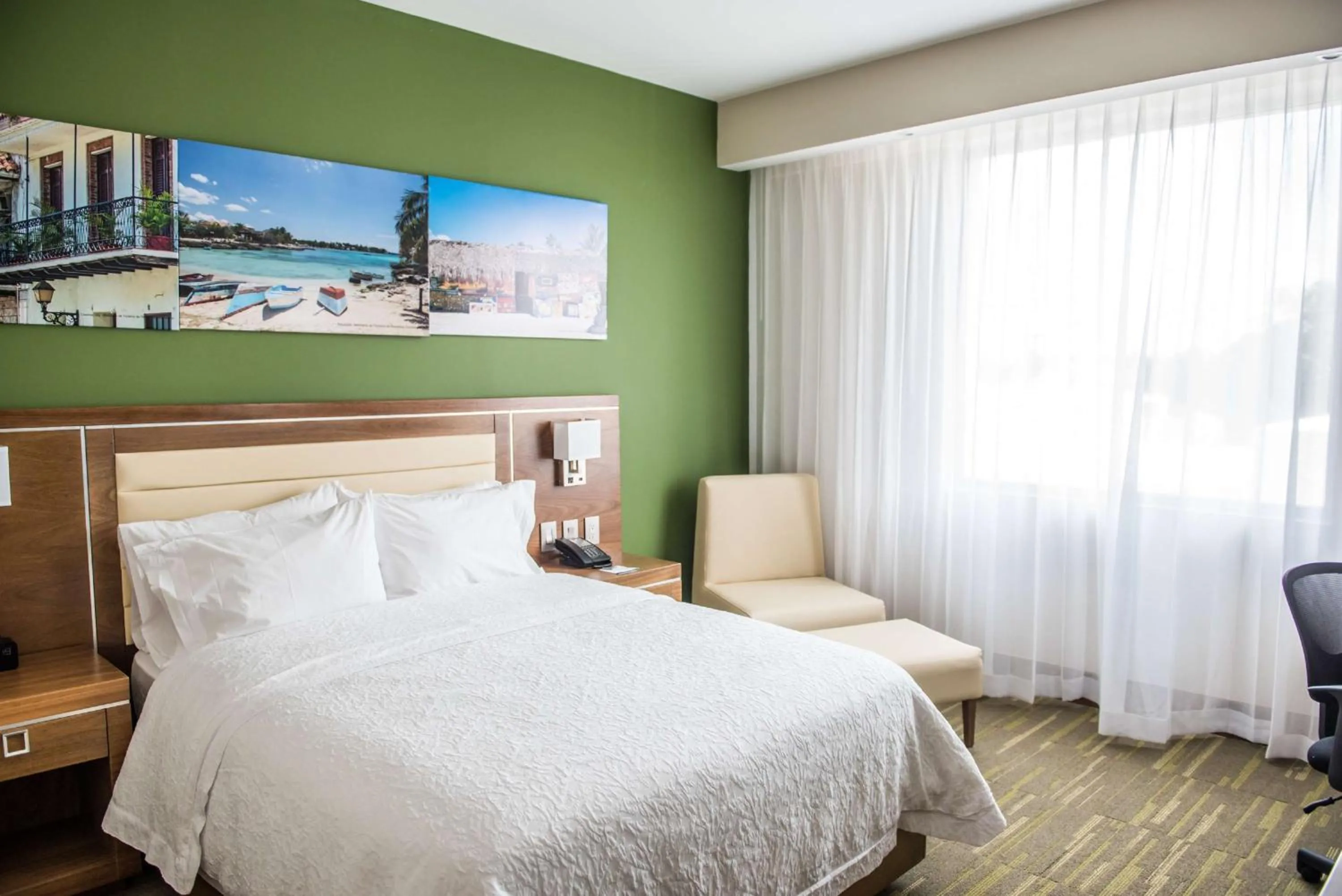 Bedroom, Bed in Hampton By Hilton Santo Domingo Airport