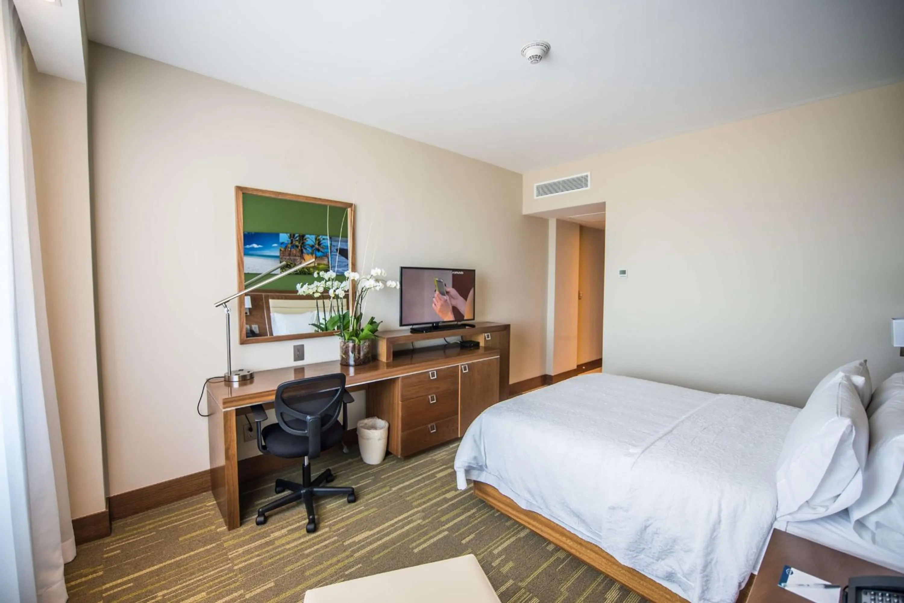 Bedroom, Bed in Hampton By Hilton Santo Domingo Airport