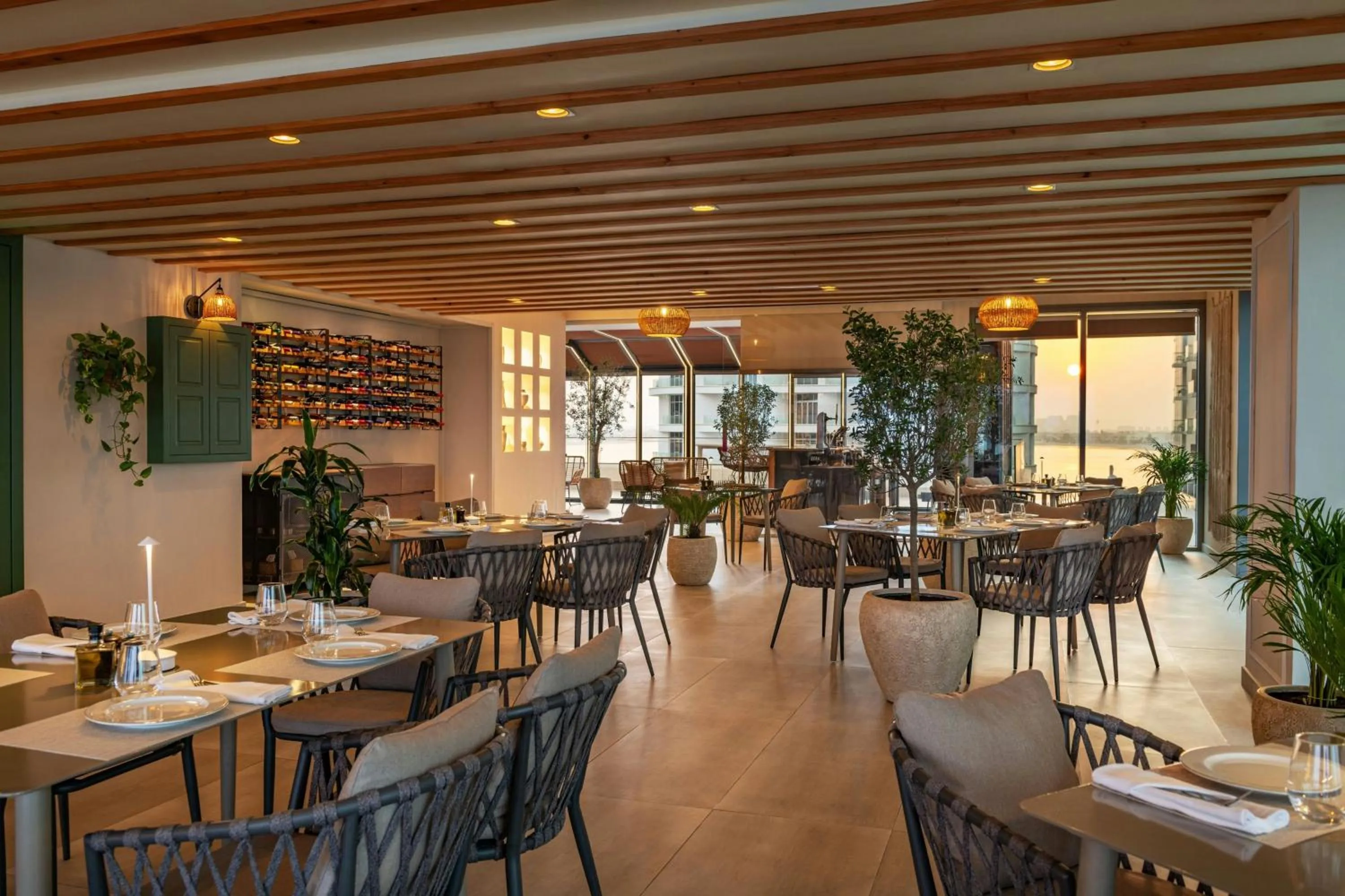 Restaurant/places to eat in Aloft Palm Jumeirah