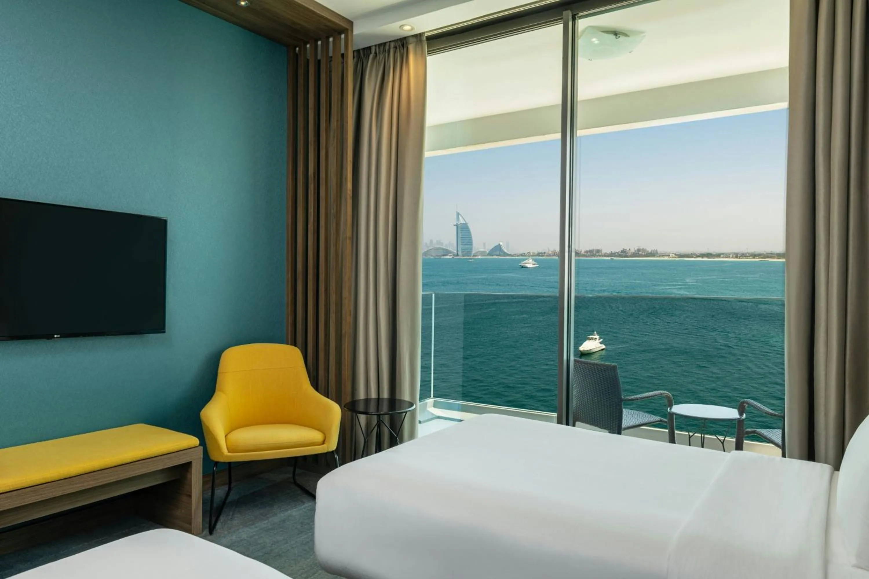 Photo of the whole room, Bed in Aloft Palm Jumeirah