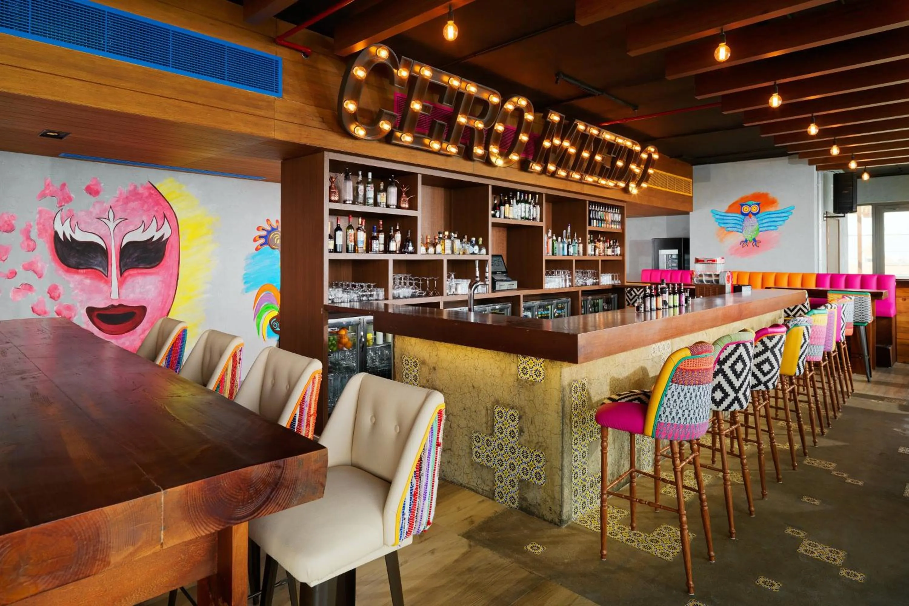 Lounge or bar in Aloft Palm Jumeirah