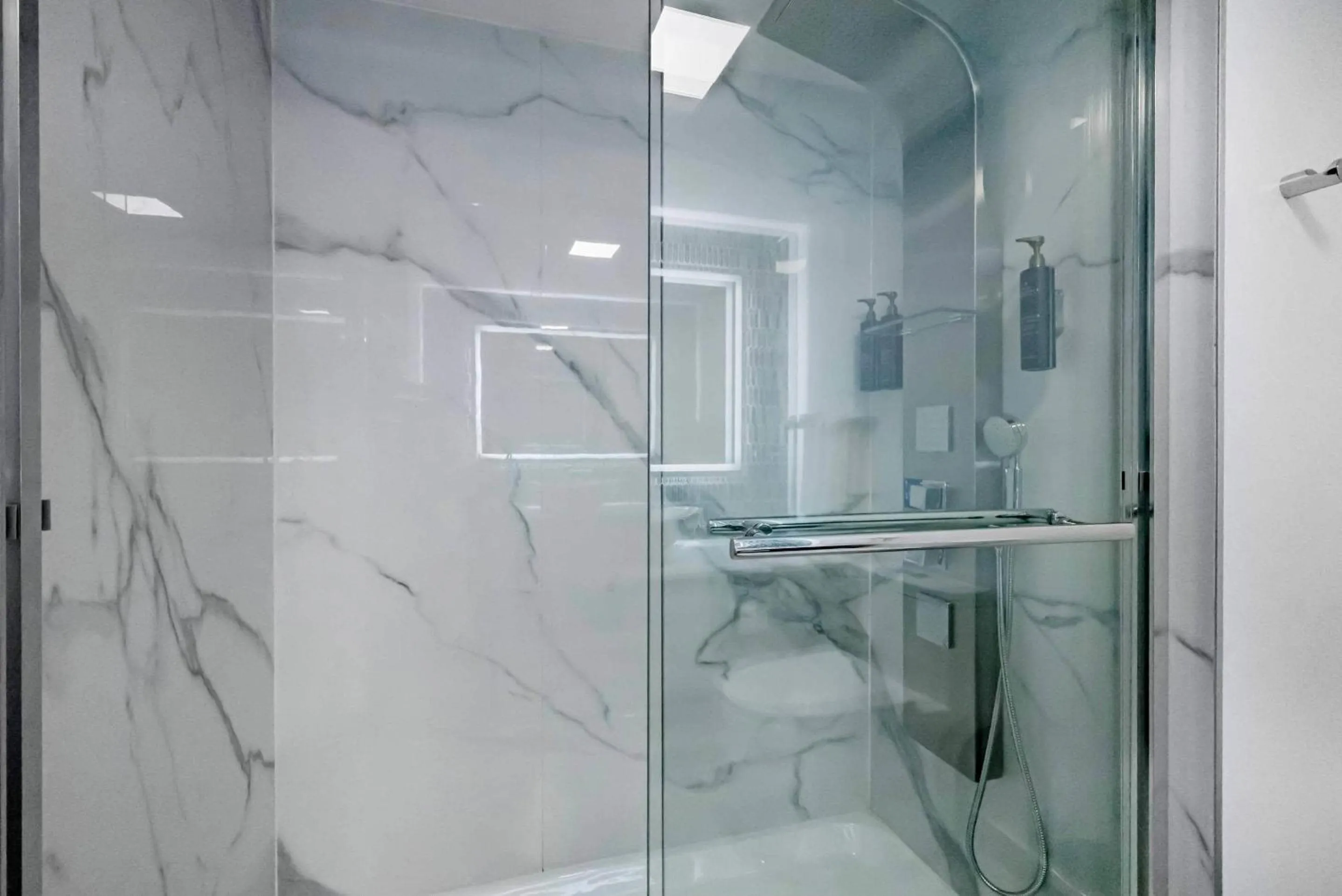 Bathroom in Blue - A Modern Hotel, an Ascend Collection Hotel