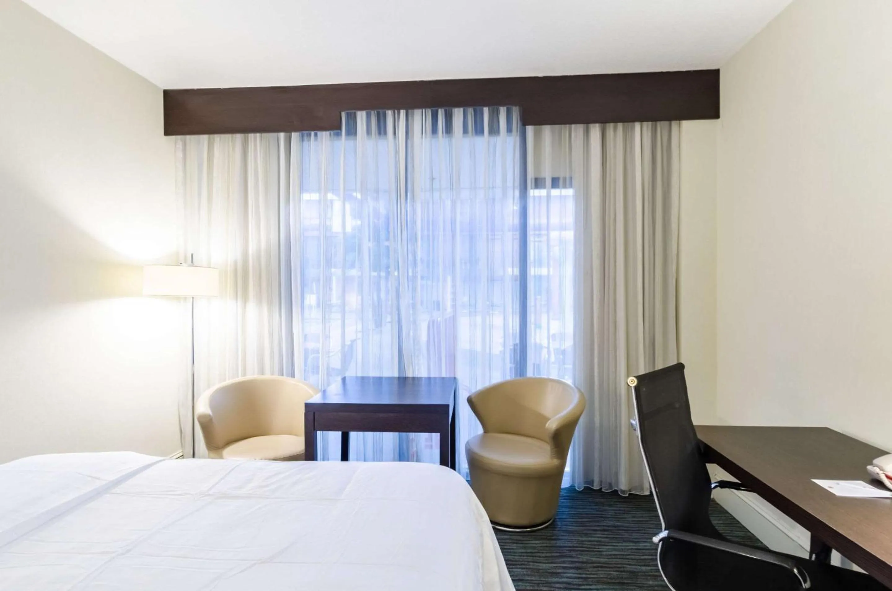 Photo of the whole room, Seating Area in Clarion Hotel Aqua Lagoon Waterpark