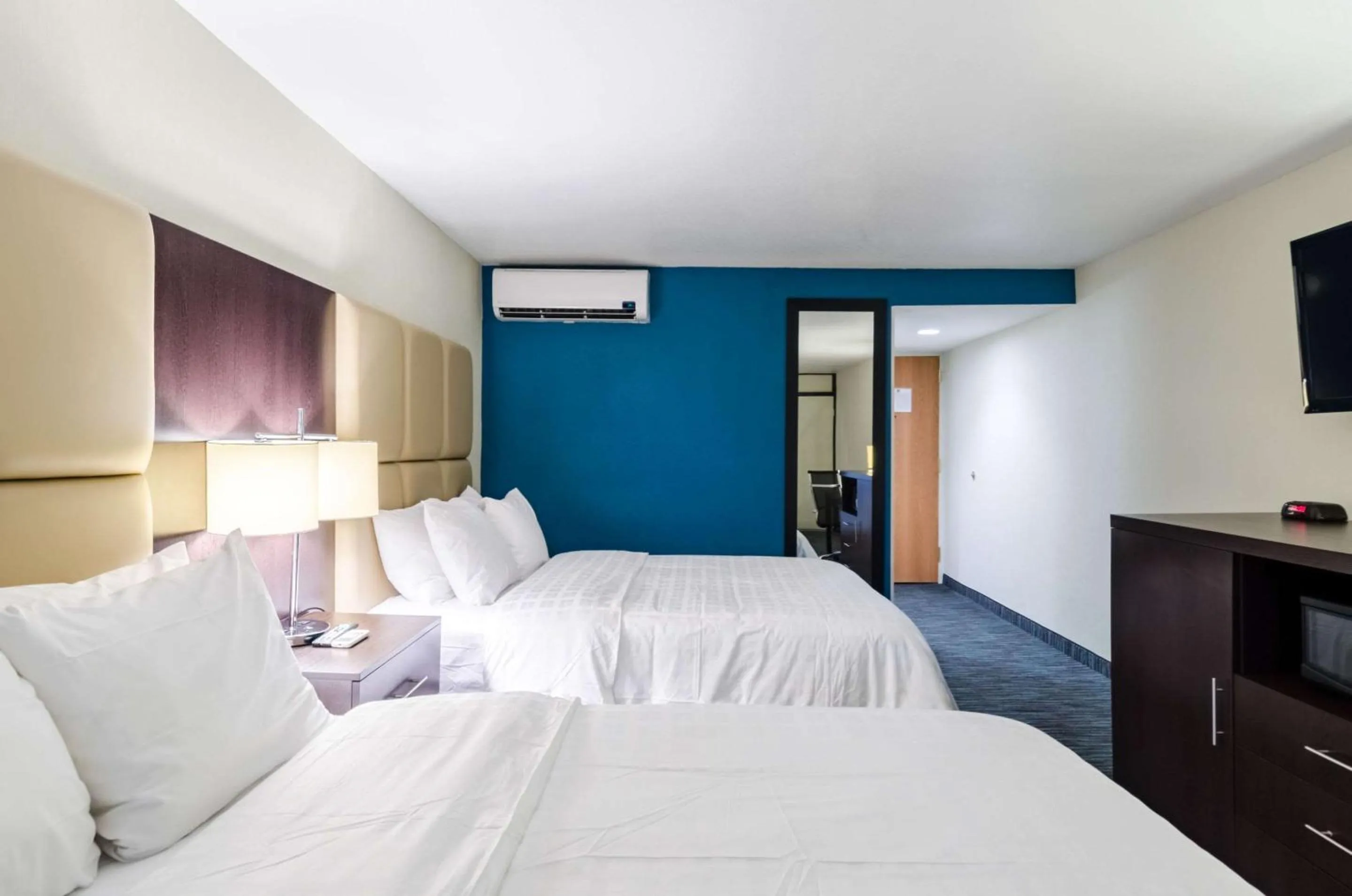 Photo of the whole room in Clarion Hotel Aqua Lagoon Waterpark